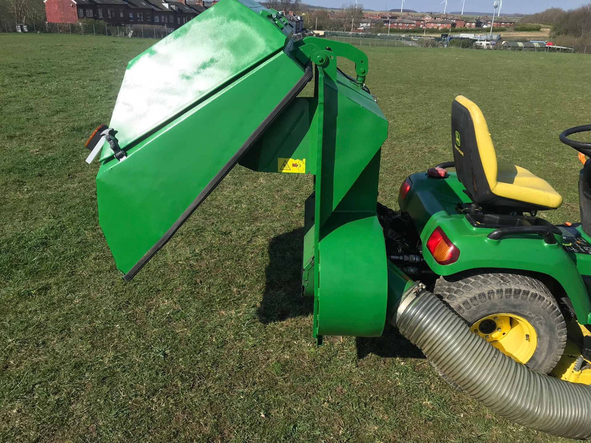 JOHN DEERE X740 48" COMMERCIAL RIDE ON ROTARY MOWER, YEAR 2013 *PLUS VAT* - Image 7 of 12