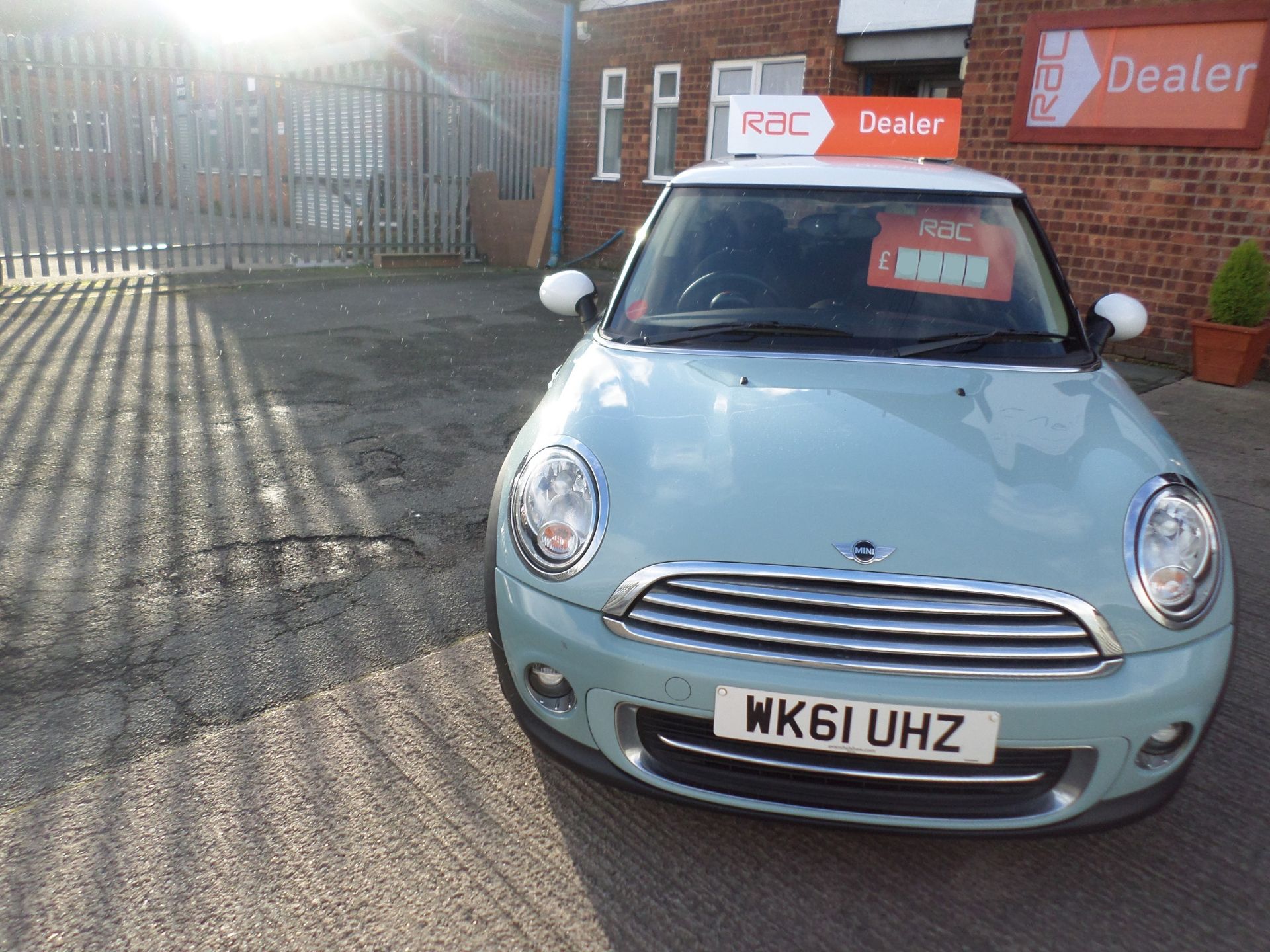 2011/61 REG MINI COOPER 1.6 PETROL BLUE, FULL SERVICE HISTORY, SHOWING 1 FORMER KEEPER *NO VAT* - Image 2 of 16