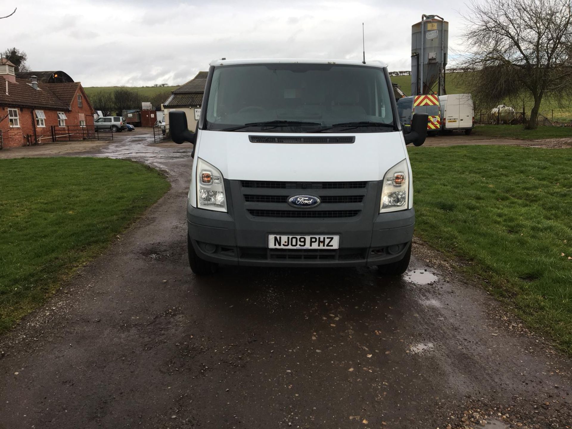 2009/09 REG FORD TRANSIT 100 T330S RWD WHITE DIESEL PANEL VAN, SHOWING 2 FORMER KEEPERS *NO VAT* - Image 2 of 12