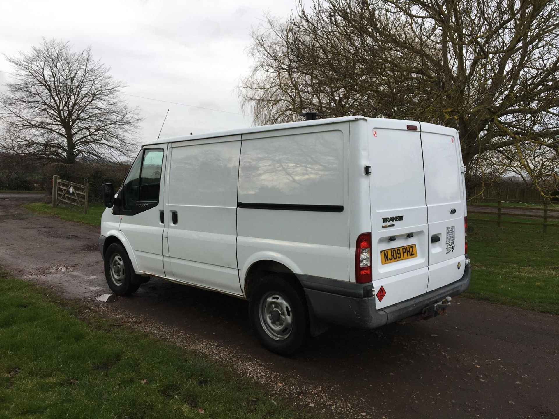 2009/09 REG FORD TRANSIT 100 T330S RWD WHITE DIESEL PANEL VAN, SHOWING 2 FORMER KEEPERS *NO VAT* - Image 4 of 12