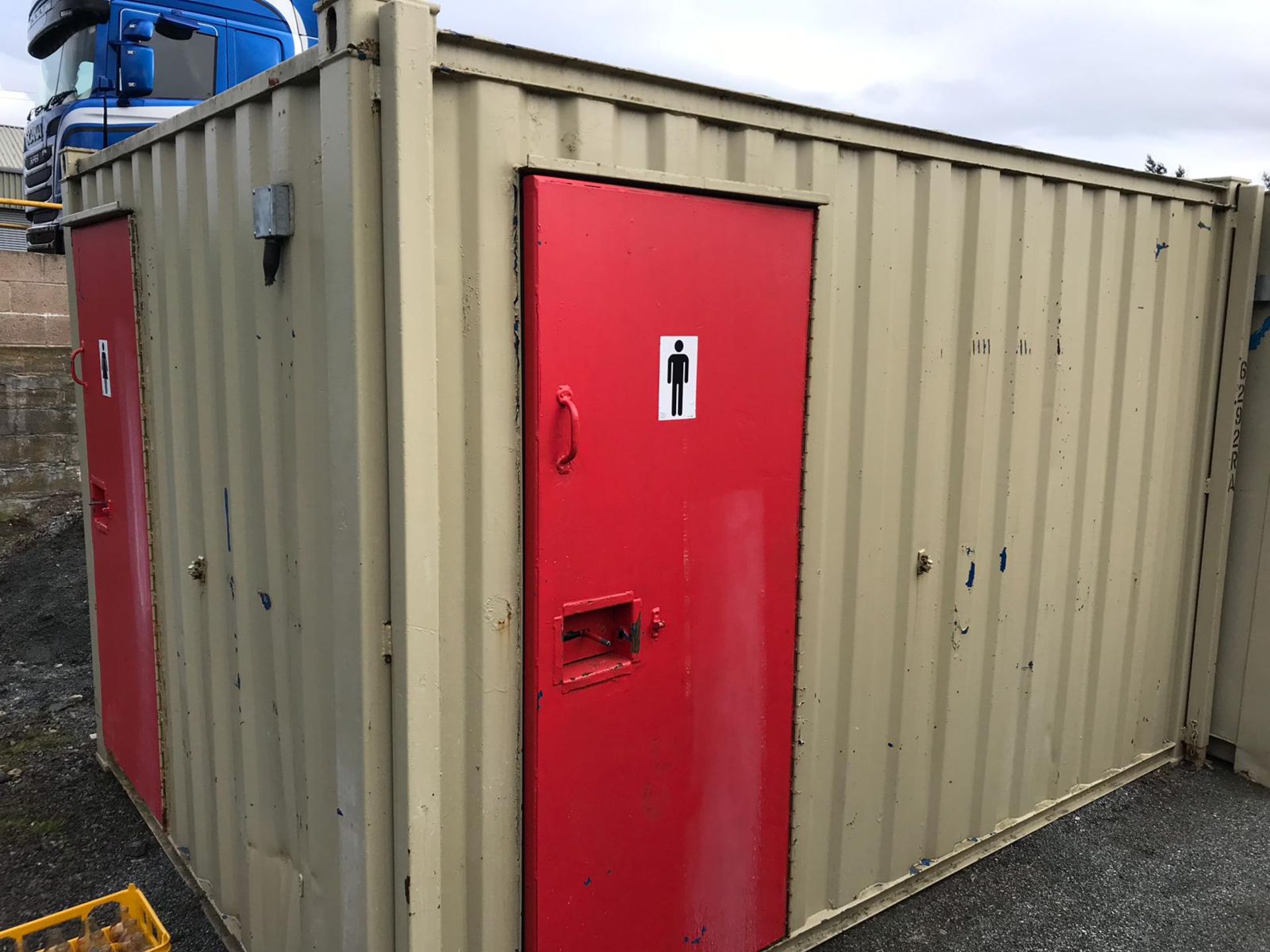 SMALL TOILET BLOCK SHIPPING CONTAINER *PLUS VAT* - Image 2 of 11