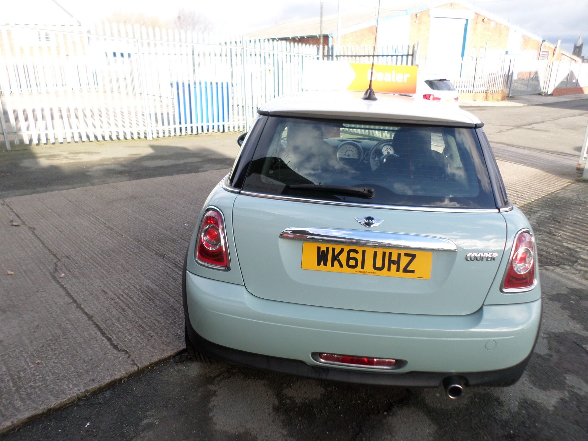 2011/61 REG MINI COOPER 1.6 PETROL BLUE, FULL SERVICE HISTORY, SHOWING 1 FORMER KEEPER *NO VAT* - Image 6 of 16