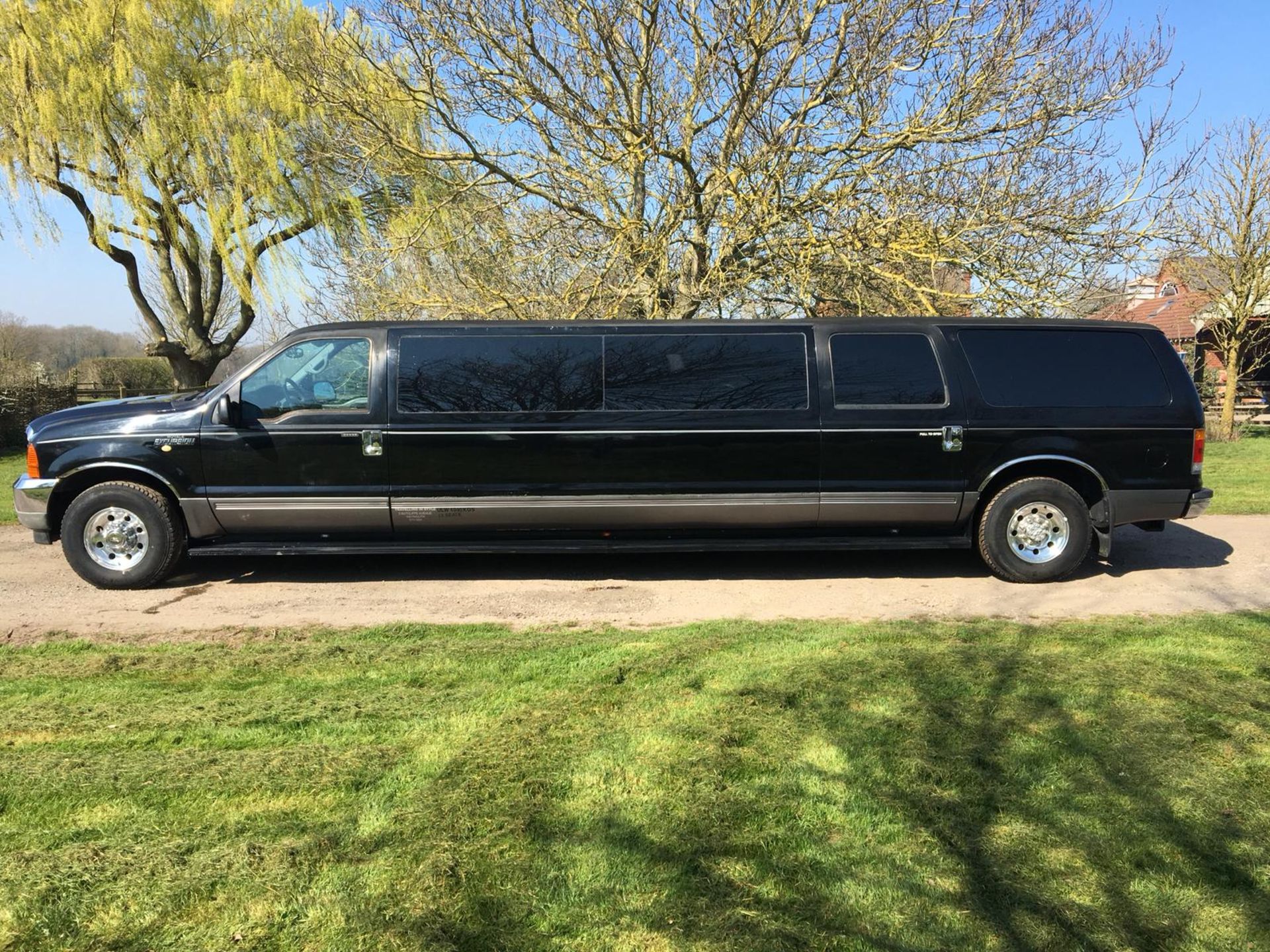 2002 FORD EXCURSION STRETCHED LIMO 5.7L PETROL BLACK, SHOWING 2 FORMER KEEPERS *NO VAT* - Image 3 of 17