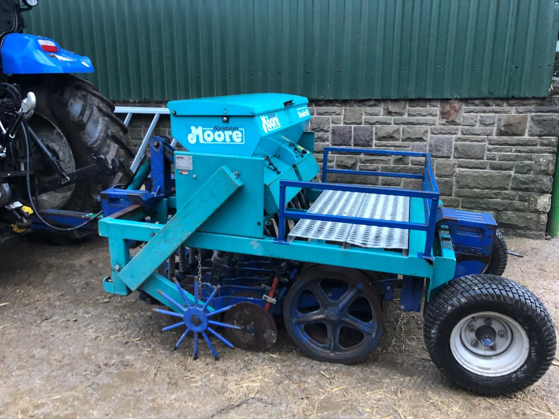 YEAR 2000 SYSTEM MOORE SPORTSTURF UNIDRILL MODEL 1.2 GRASS ROOT PRUNER & SEEDER *PLUS VAT* - Image 3 of 12