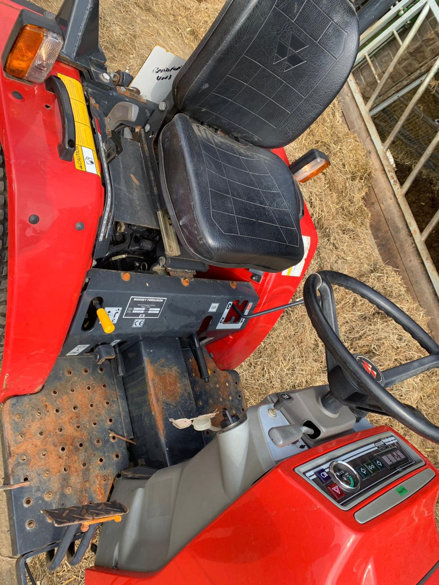 MASSEY FERGUSON 1205 COMPACT TRACTOR, 3 POINT HITCH, PTO, HOURS 33 *PLUS VAT* - Image 8 of 12