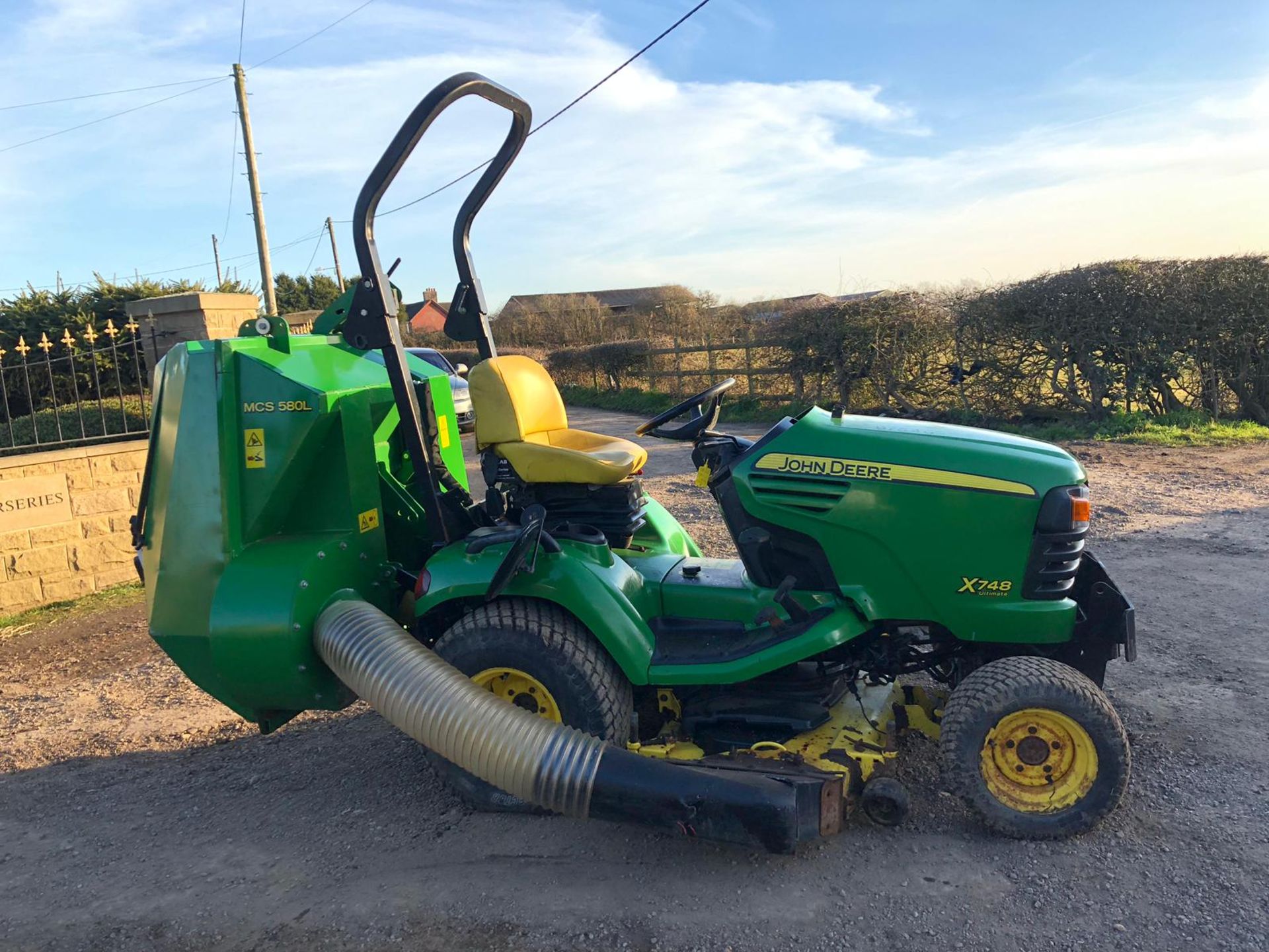 2010/10 REG JOHN DEERE X748 4X4 RIDE ON LAWN MOWER, RUNS WORKS AND CUTS *PLUS VAT*