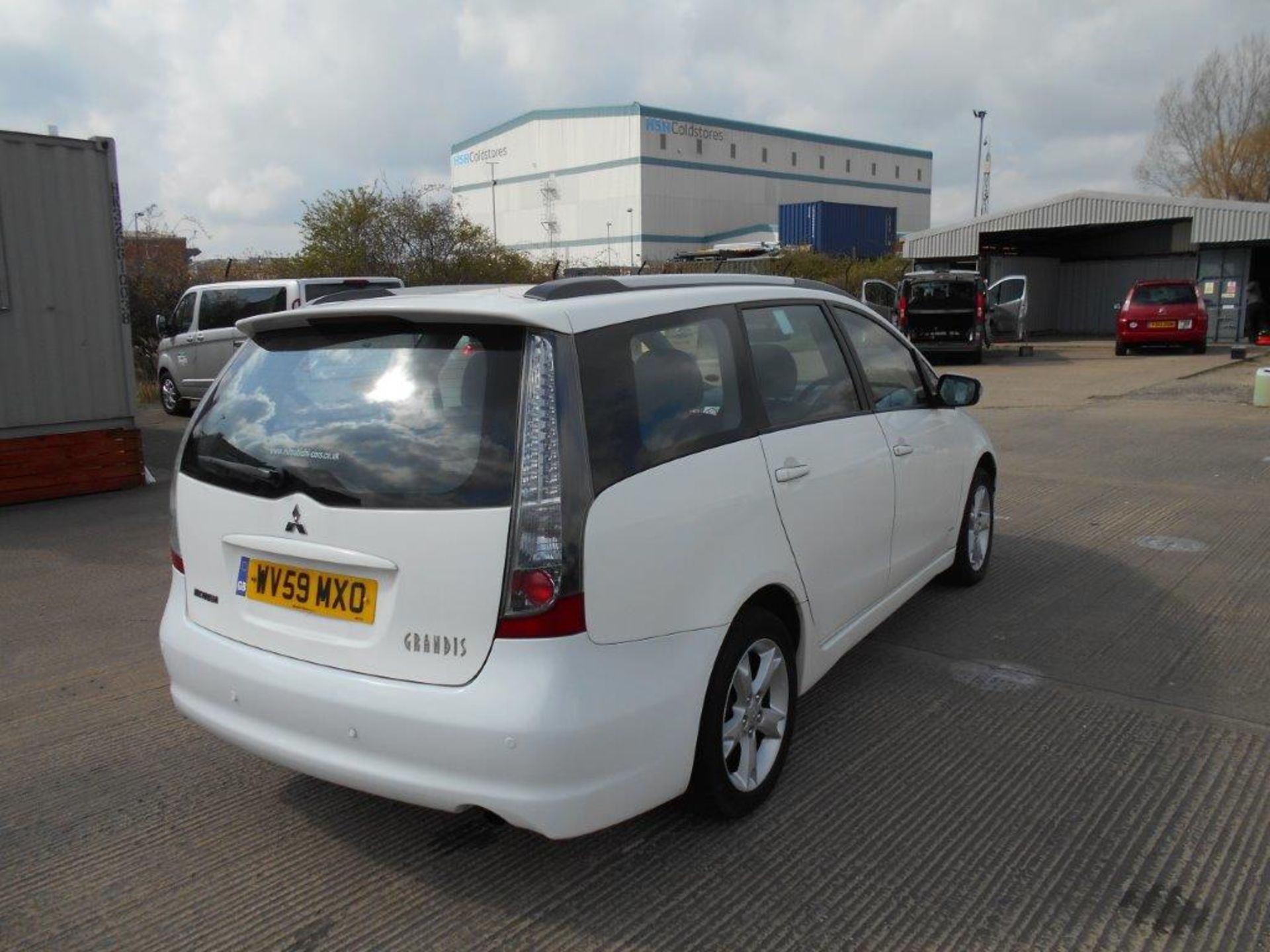 2009/59 REG MITSUBISHI GRANDIS EQUIPPE DI-D 2.0 DIESEL WHITE MPV, SHOWING 1 FORMER KEEPER *NO VAT* - Image 4 of 6