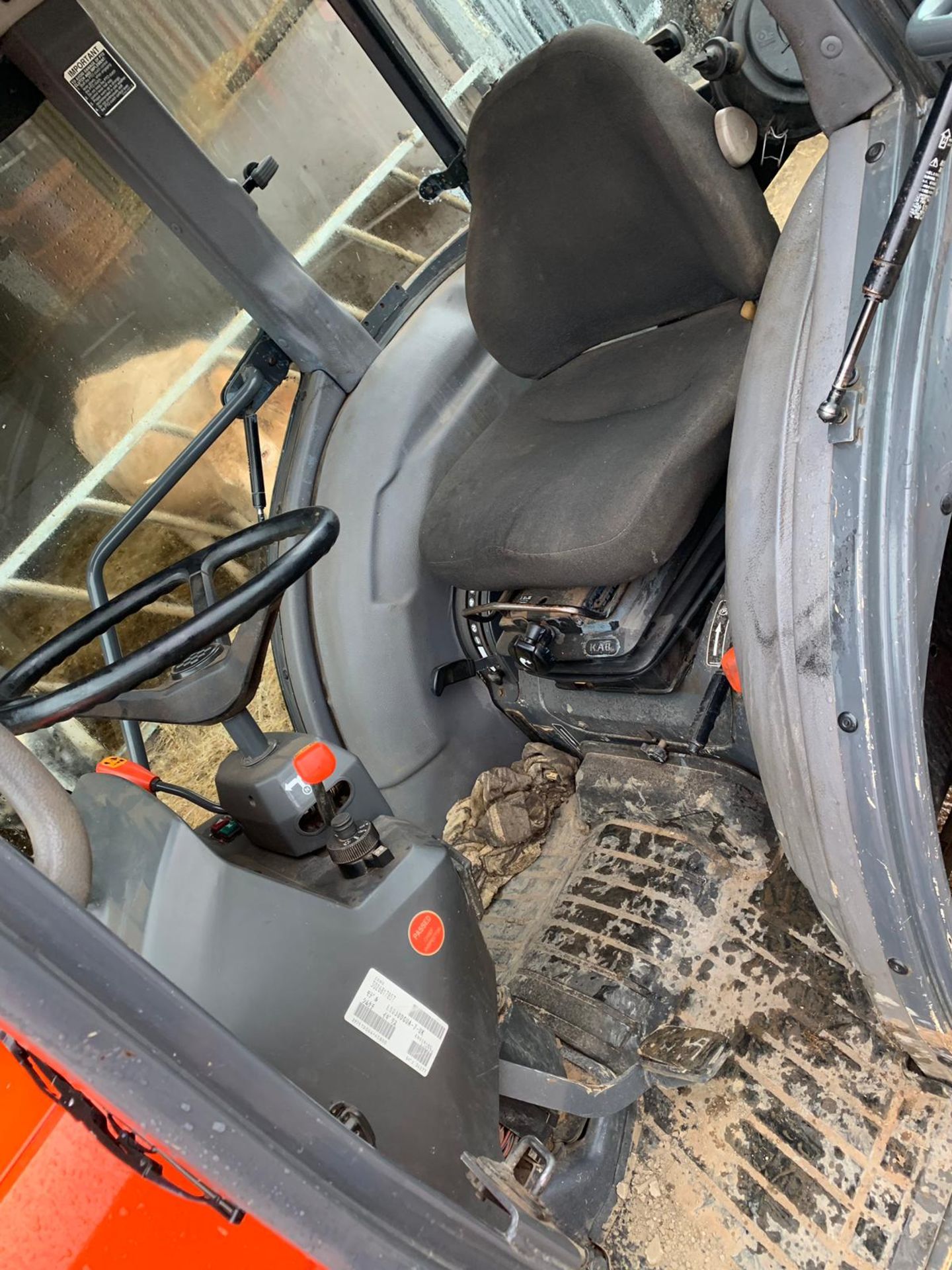 KUBOTA L5030D GST COMPACT TRACTOR WITH FULL GLASS CAB *PLUS VAT* - Image 10 of 15