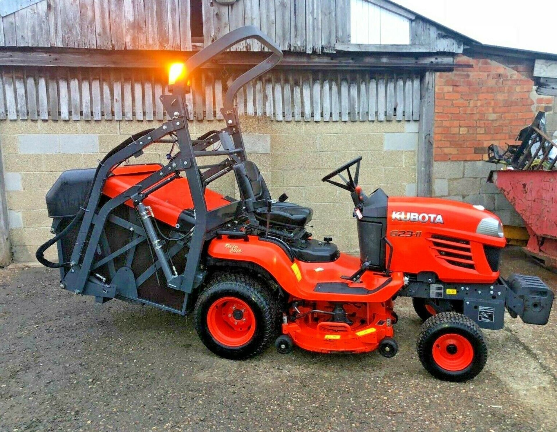 KUBOTA G23 MARK 2, HIGH TIP COLLECTOR, YEAR 2015, ROAD REGISTERED, 48" CUT. *PLUS VAT* - Image 2 of 4