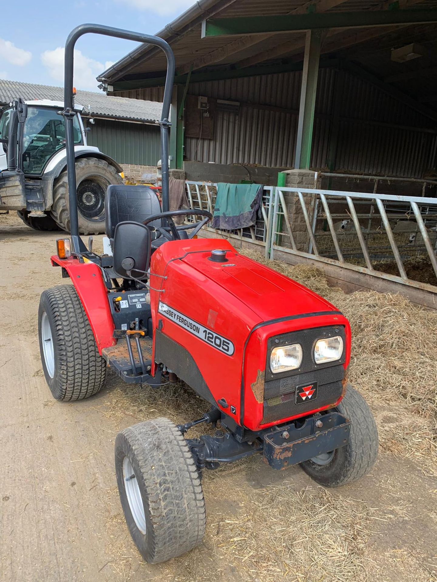 MASSEY FERGUSON 1205 COMPACT TRACTOR, 3 POINT HITCH, PTO, HOURS 33 *PLUS VAT* - Image 2 of 12