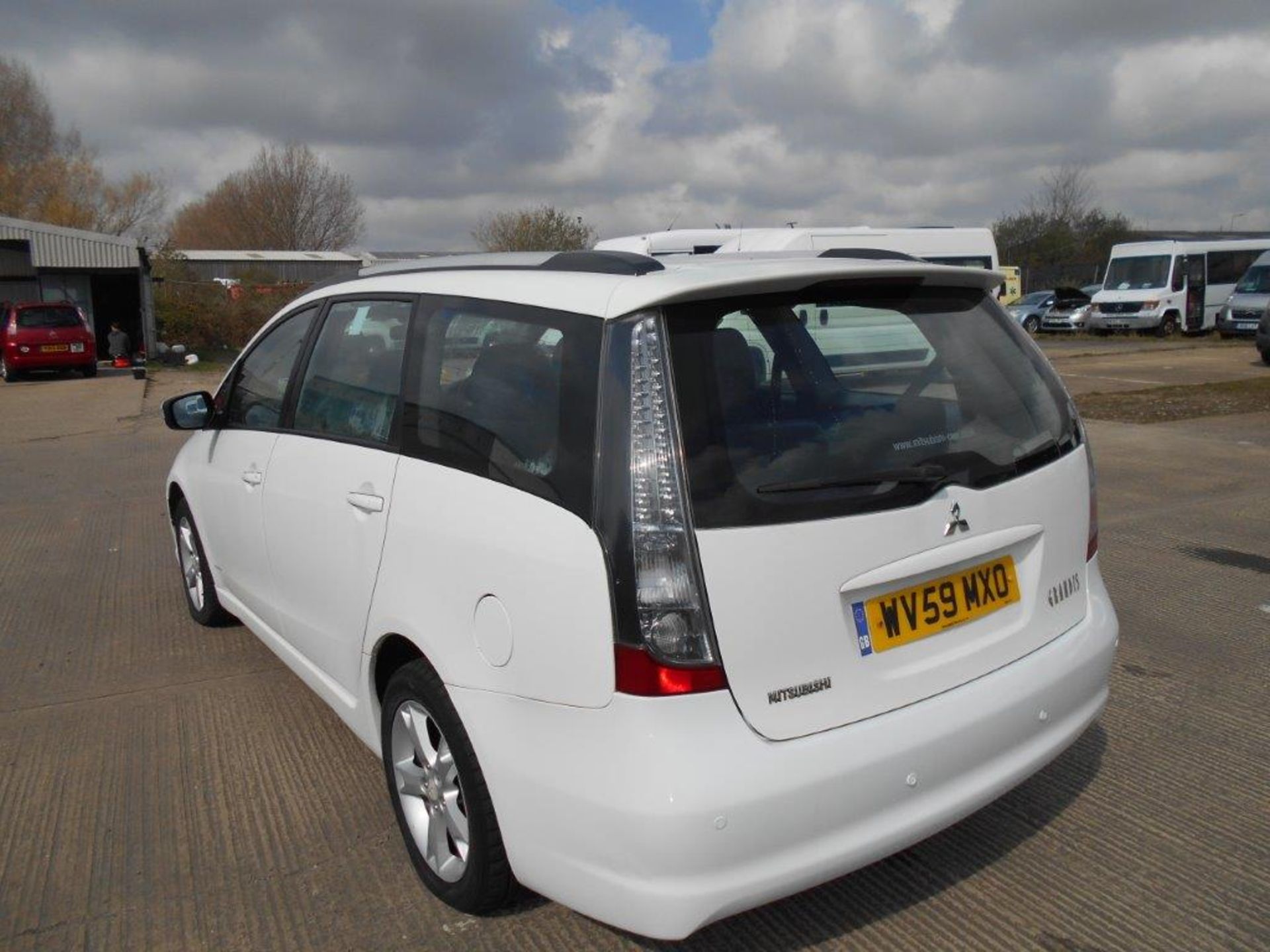 2009/59 REG MITSUBISHI GRANDIS EQUIPPE DI-D 2.0 DIESEL WHITE MPV, SHOWING 1 FORMER KEEPER *NO VAT* - Image 3 of 6