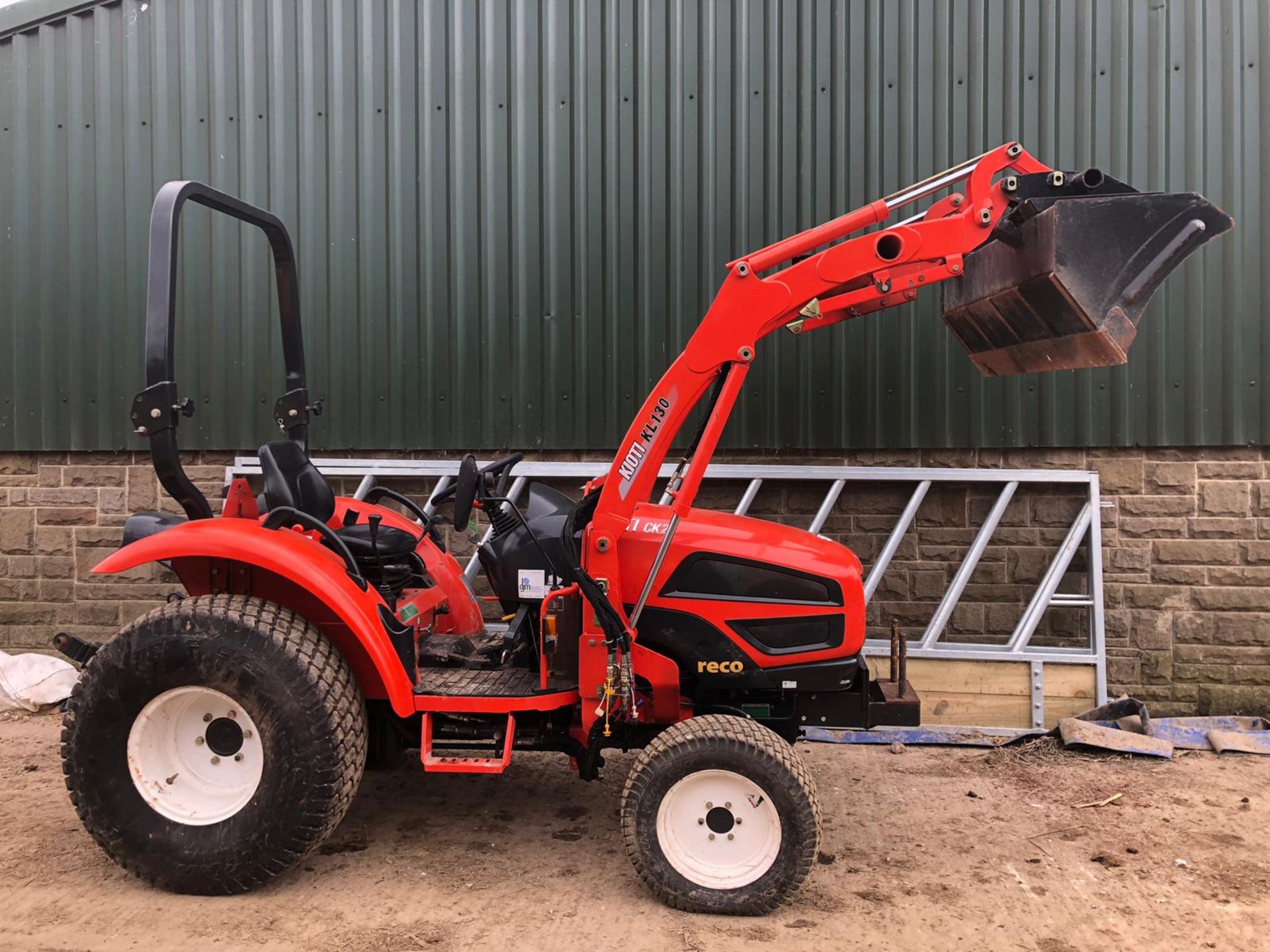 KIOTI CK27 HST COMPACT TRACTOR WITH KIOTI KL130 FRONT LOADING SHOVEL *PLUS VAT*