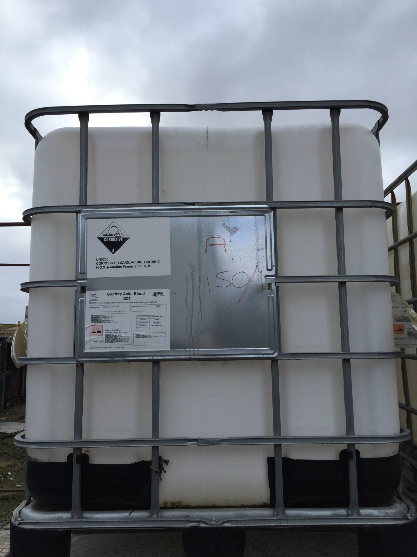 SCHUTZ 1000 LITRE IBC - GRADE A *PLUS VAT*