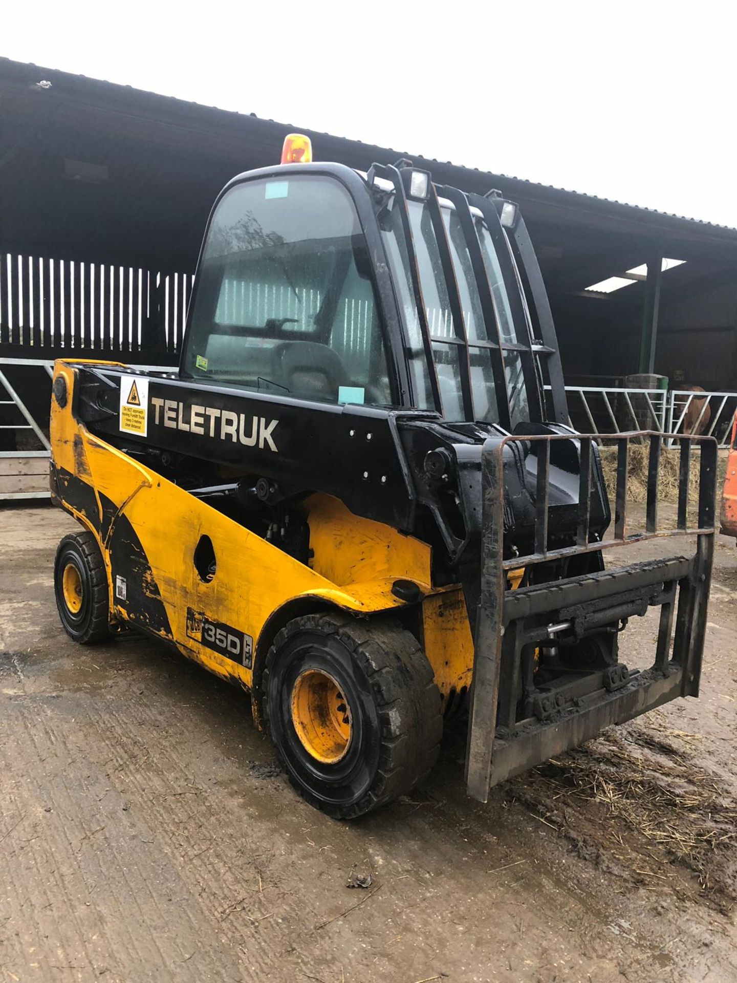 JCB 35D TELETRUK, STARTS, RUNS AND LIFTS, SHOWING 6859 HOURS (UNVERIFIED) *PLUS VAT* - Image 4 of 16