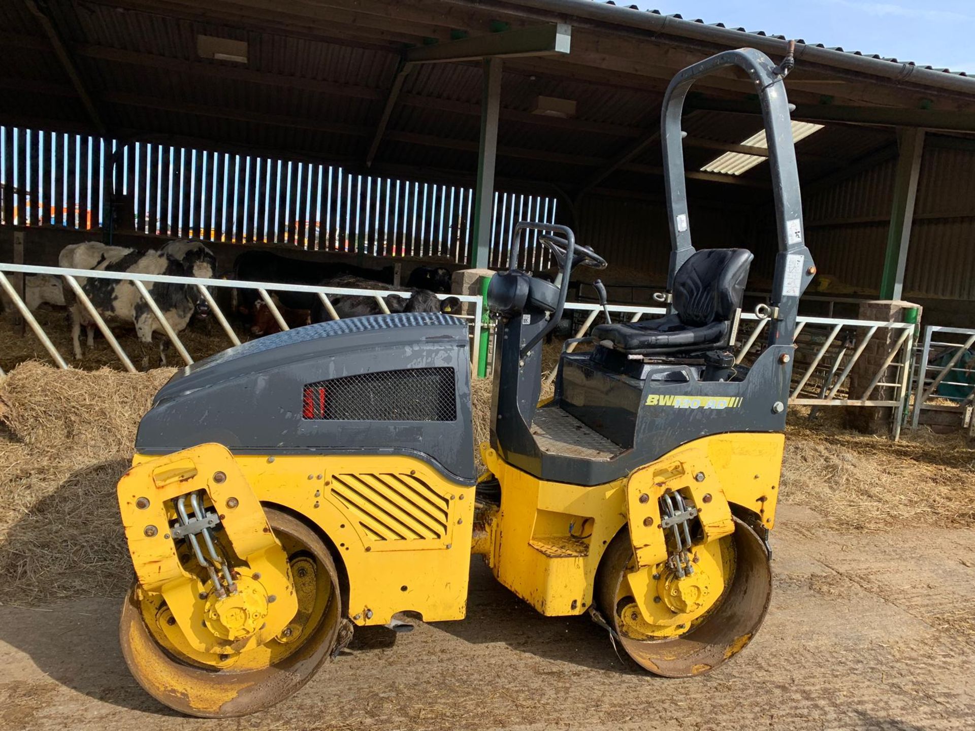 2008 BOMAG BW 120 TWIN DRUM RIDE ON VIBRATING ROLLER *PLUS VAT* - Image 5 of 12