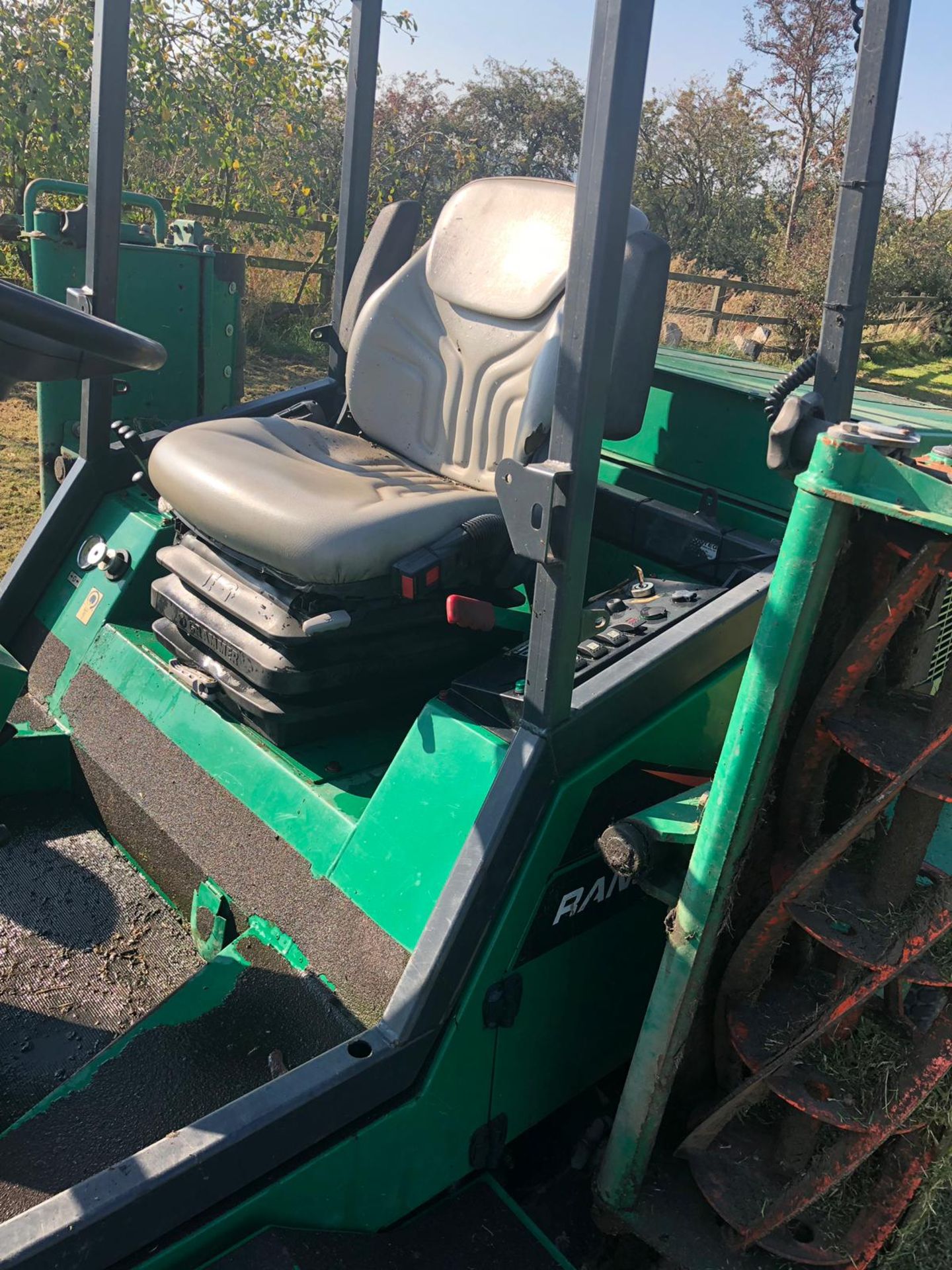 2012 RANSOMES COMMANDER 3520 OPEN CAB 5 GANG MOWER *PLUS VAT* - Image 13 of 18