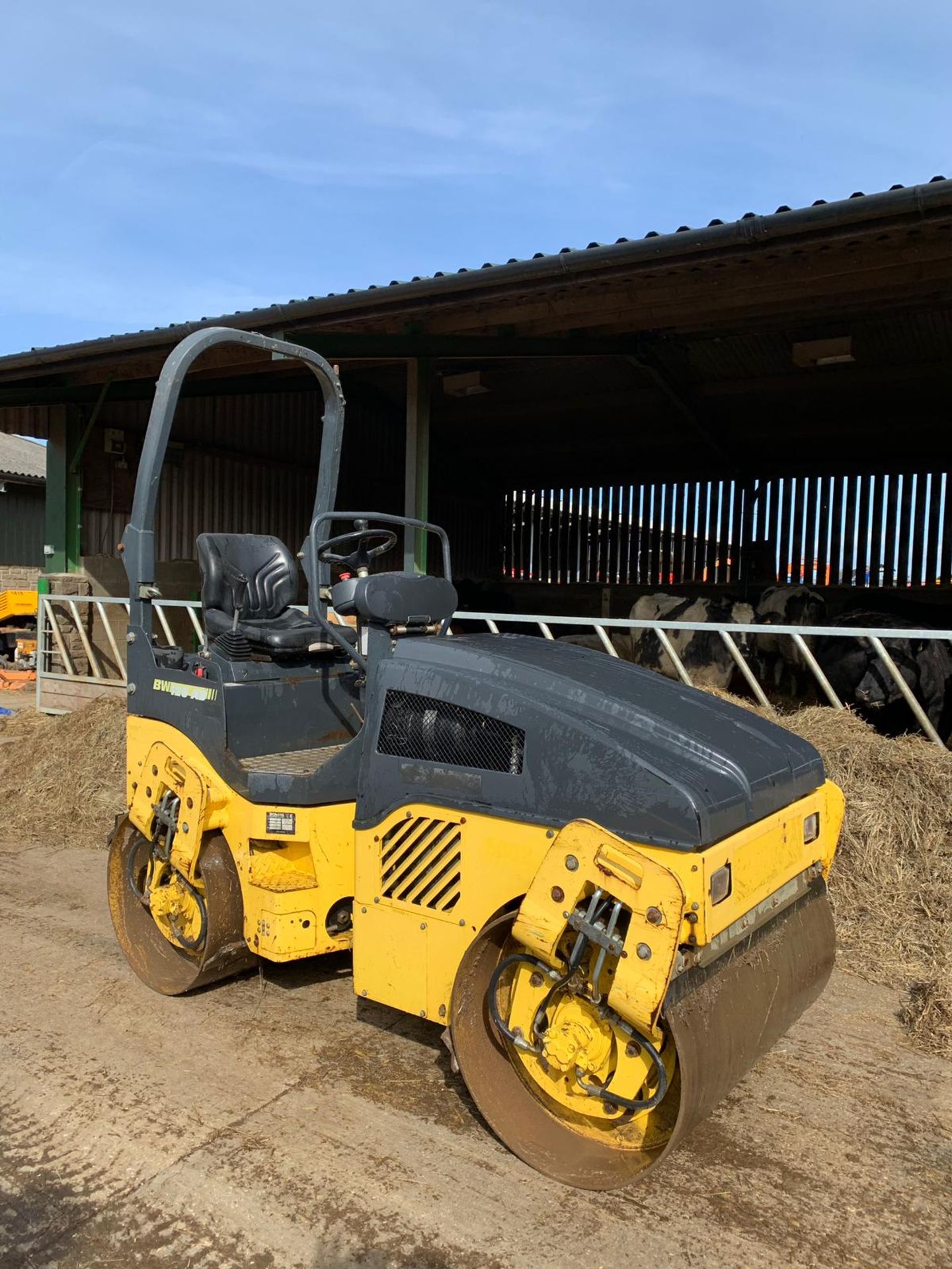 2008 BOMAG BW 120 TWIN DRUM RIDE ON VIBRATING ROLLER *PLUS VAT* - Image 2 of 12