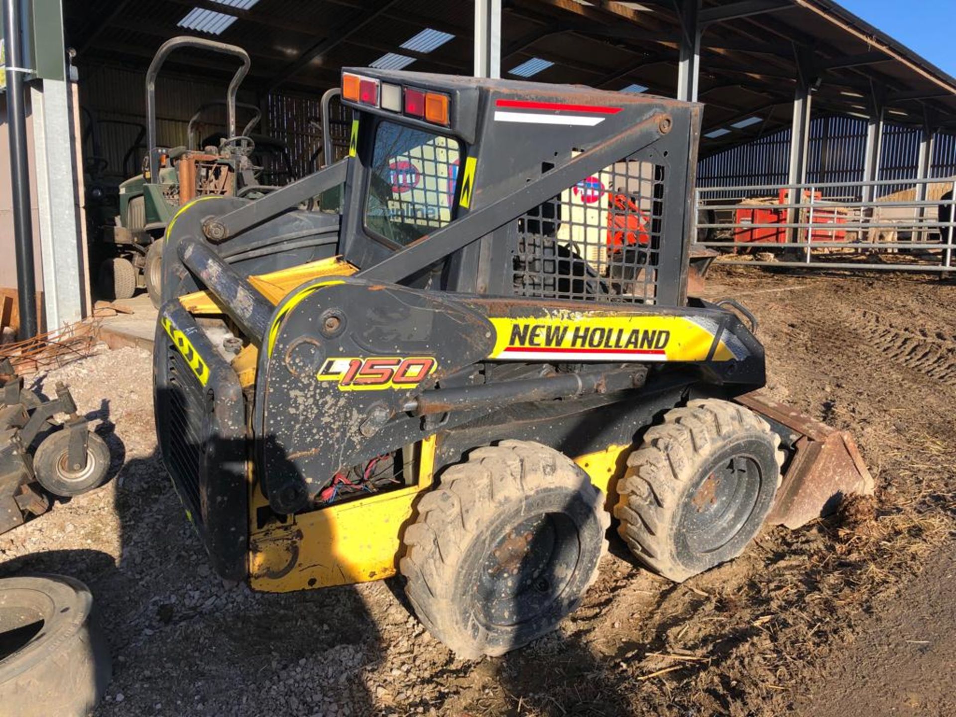NEW HOLLAND L150 BOBCAT SKID-STEER 4WD WITH BUCKET *PLUS VAT* - Image 4 of 6