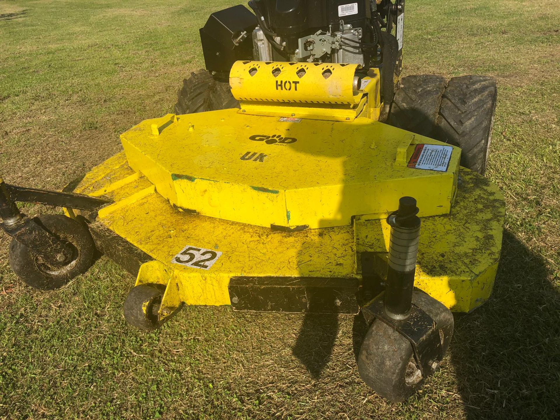 GREAT DANE HEAVY DUTY 4 WHEELED WALK BEHIND PUSH COMMERCIAL MOWER, 52" CUTTING WIDTH *PLUS VAT* - Image 5 of 17