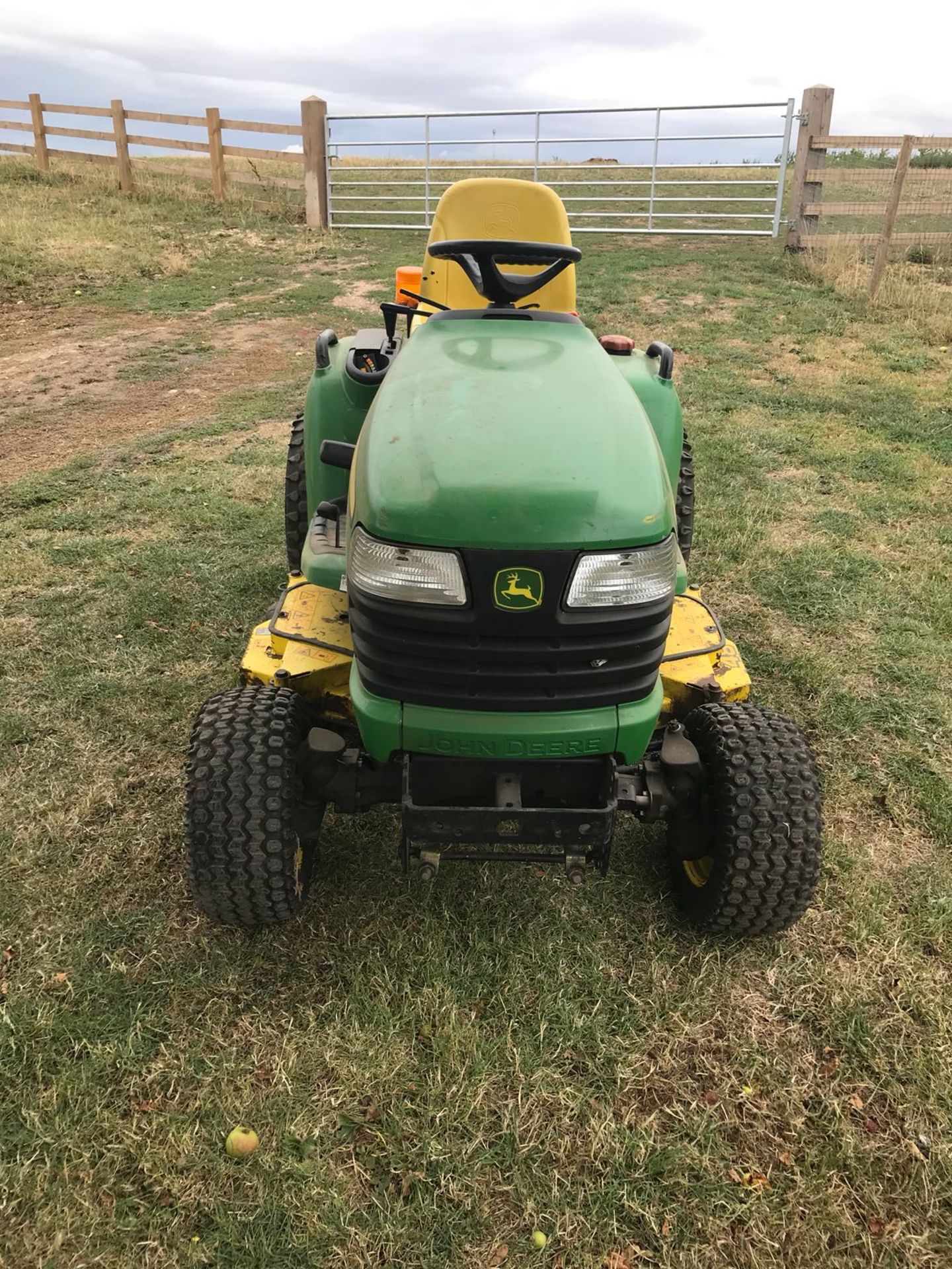 JOHN DEERE X748 ULTIMATE 4 WHEEL DRIVE DIESEL 3 CYLINDER RIDE ON MOWER, YEAR 2006 *PLUS VAT* - Image 4 of 6