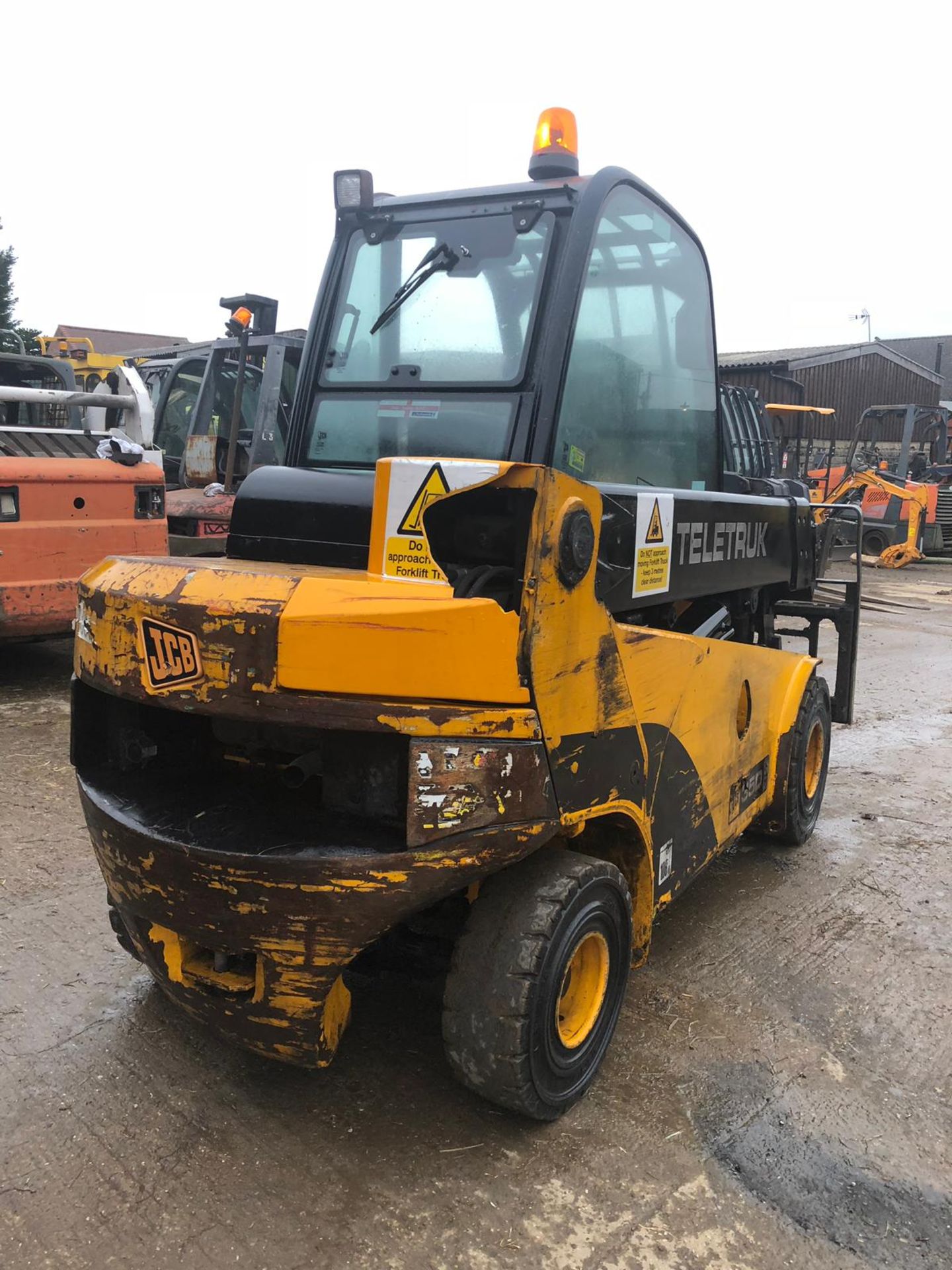 JCB 35D TELETRUK, STARTS, RUNS AND LIFTS, SHOWING 6859 HOURS (UNVERIFIED) *PLUS VAT* - Image 8 of 16