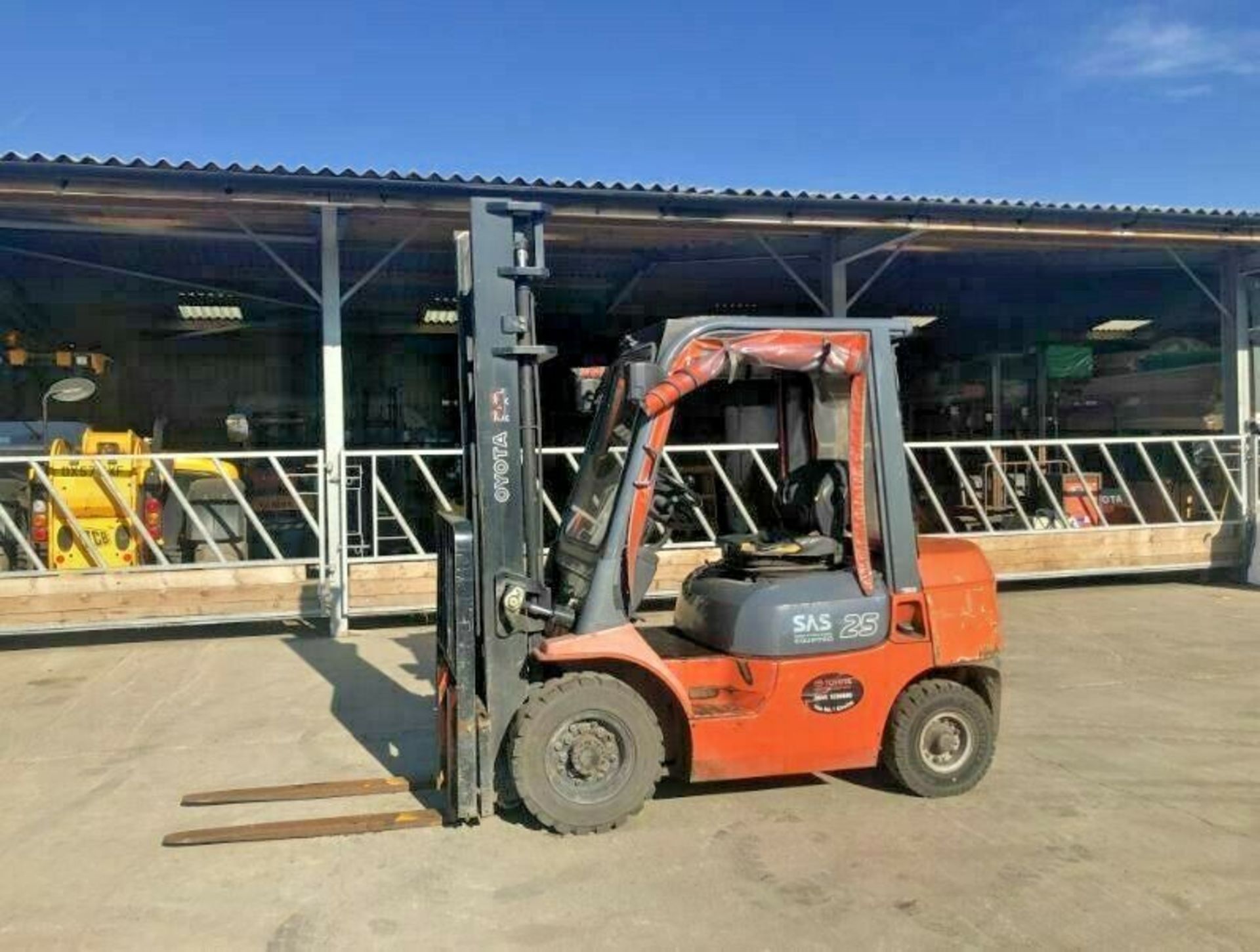 TOYOTA 2.5 TONNE DIESEL FORKLIFT, DUPLEX MAST, SIDE SHIFT. *PLUS VAT*