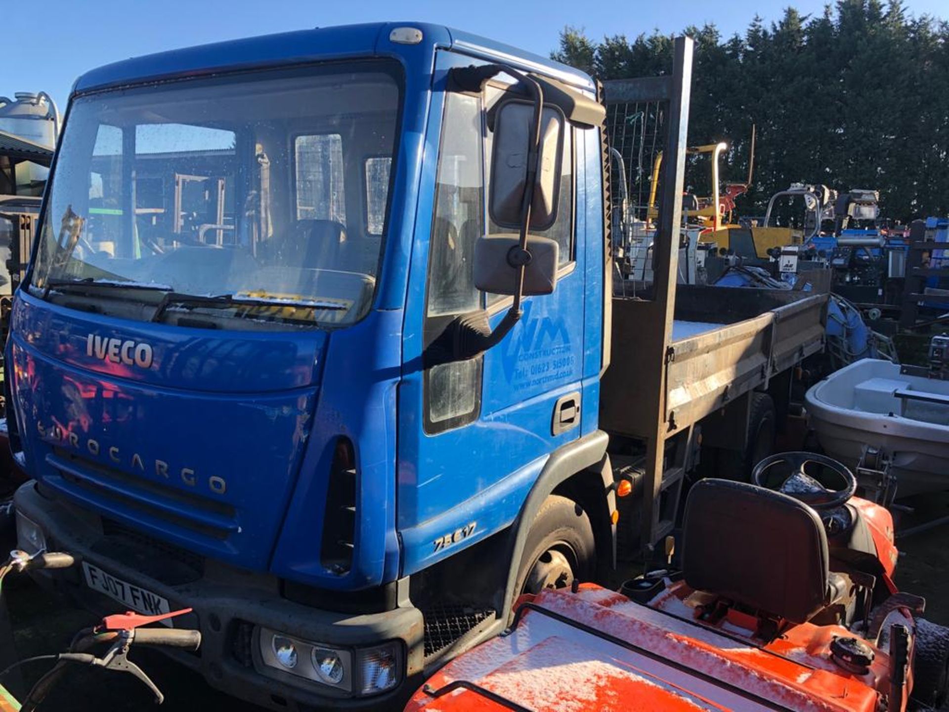 2007/07 REG IVECO EUROCARGO BLUE DIESEL 7.5T TIPPER LORRY, SHOWING 0 FORMER KEEPERS *PLUS VAT* - Image 2 of 5