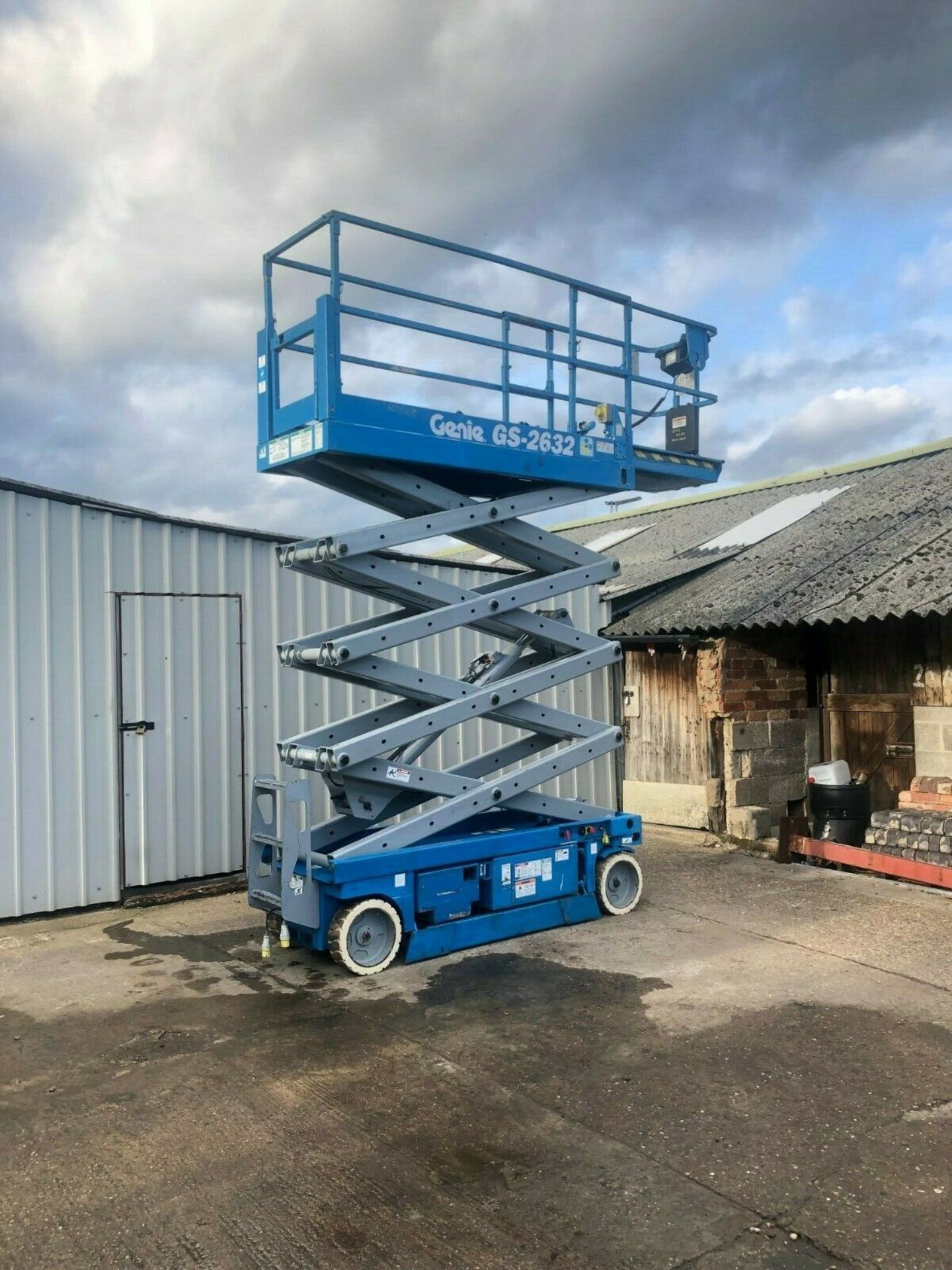 GENIE GS-2632 SCISSOR LIFT - ACCESS PLATFORM, ONLY 449 HOURS, MAX WORKING HEIGHT 9.80M *PLUS VAT* - Image 4 of 9