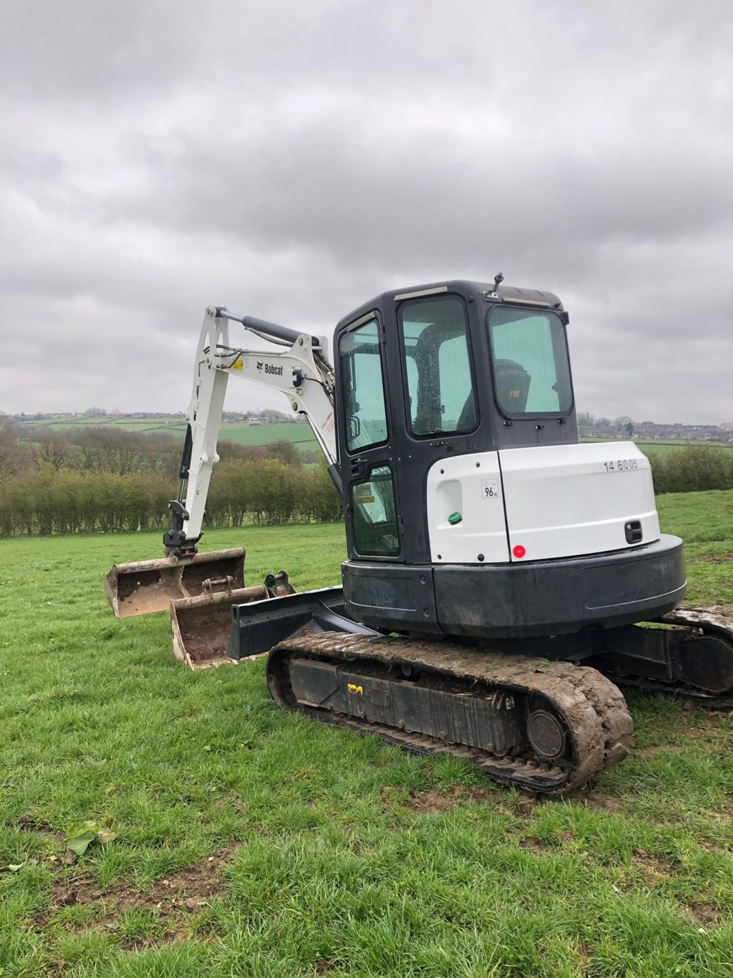 2011 BOBCAT E50 TRACKED DIGGER / EXCAVATOR, RUNS WORKS AND DIGS - COMES WITH 3 X BUCKETS *PLUS VAT* - Image 3 of 13