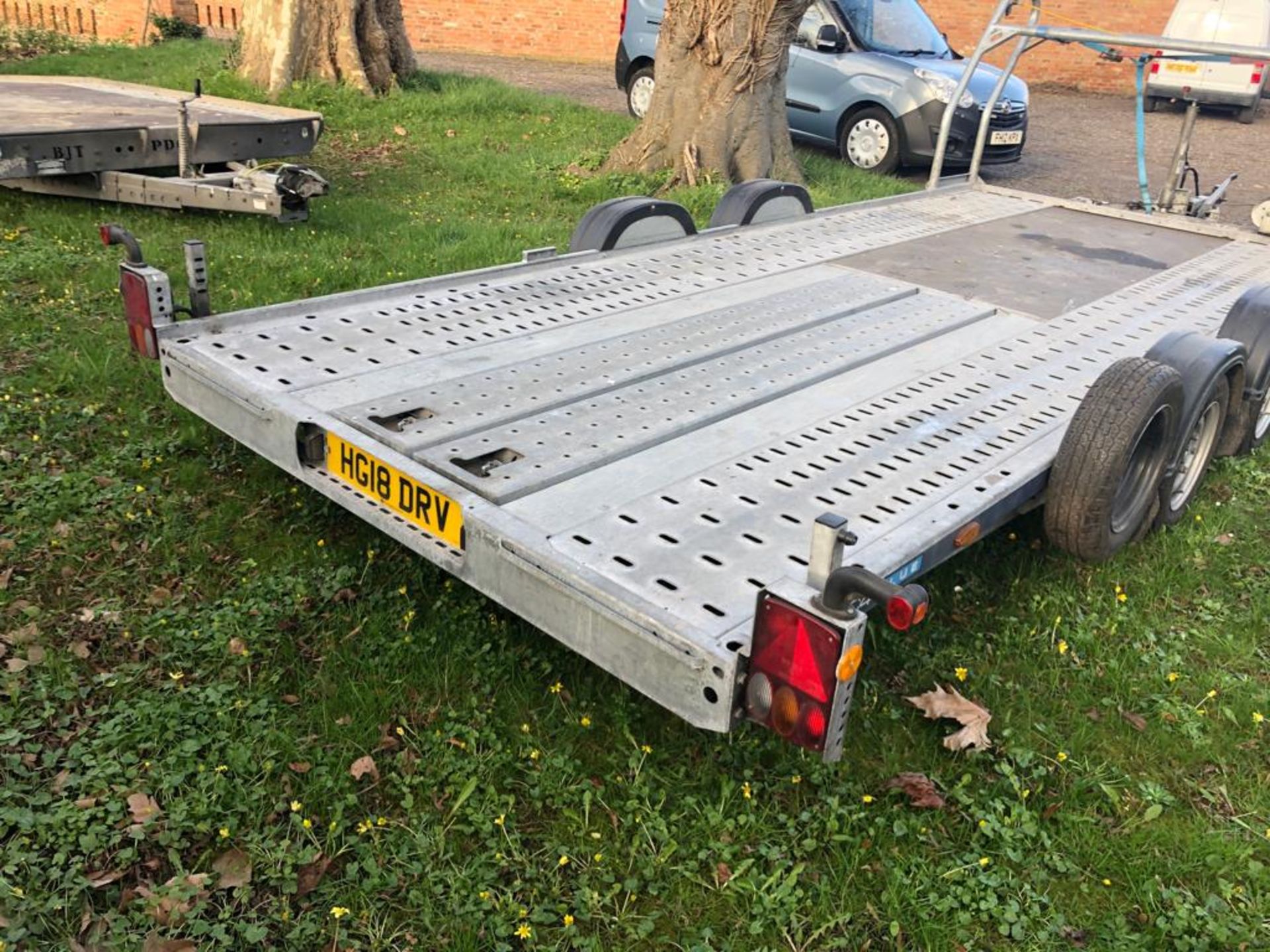 BRIAN JAMES TRAILERS TWIN AXLE C4 BLUE 2600KG VEHICLE TRAILER WITH WHEEL RACK & WINCH *PLUS VAT* - Image 4 of 12