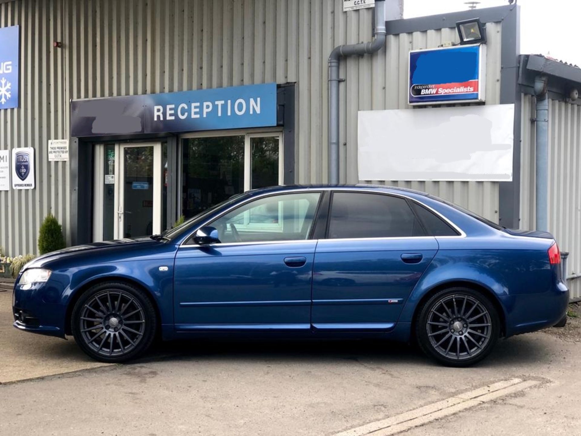 2006/06 REG AUDI A4 SE S LINE 2.0 PETROL BLUE 4 DOOR SALOON, SHOWING 3 FORMER KEEPERS *NO VAT* - Image 4 of 17