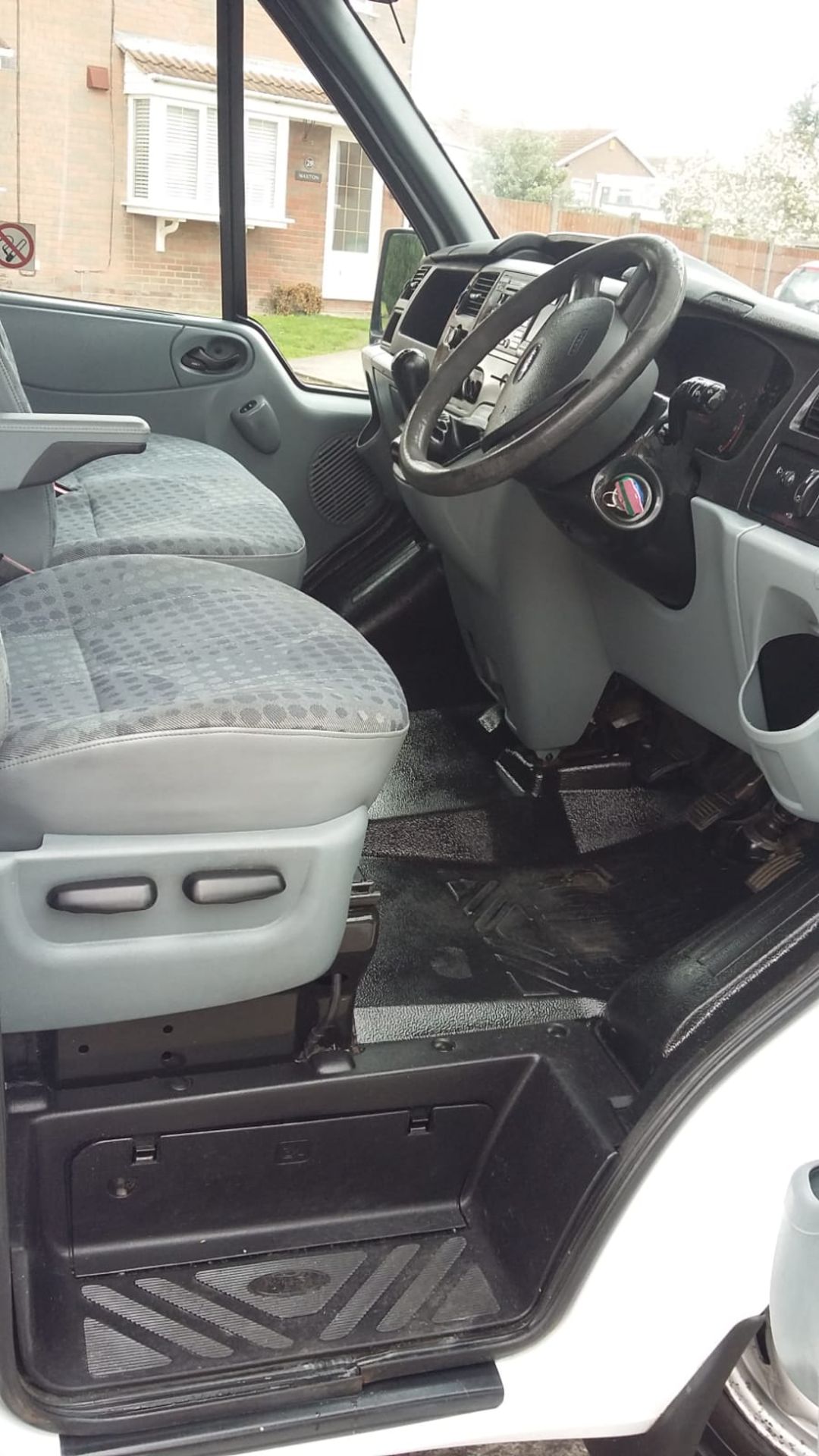 2009/09 REG FORD TRANSIT 100 T330S RWD WHITE DIESEL PANEL VAN, SHOWING 0 FORMER KEEPERS *NO VAT* - Image 9 of 10