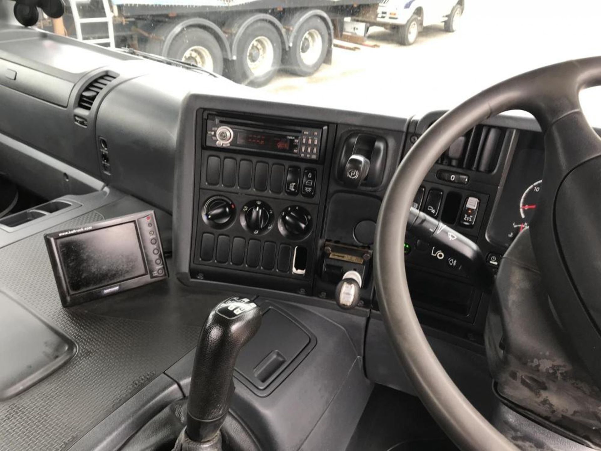 2008/08 REG SCANIA P-SRS C-CLASS P340 8X4 GRAB TIPPER ATLAS CRANE, MANUAL GEARBOX IDEAL EXPORT - Image 6 of 13