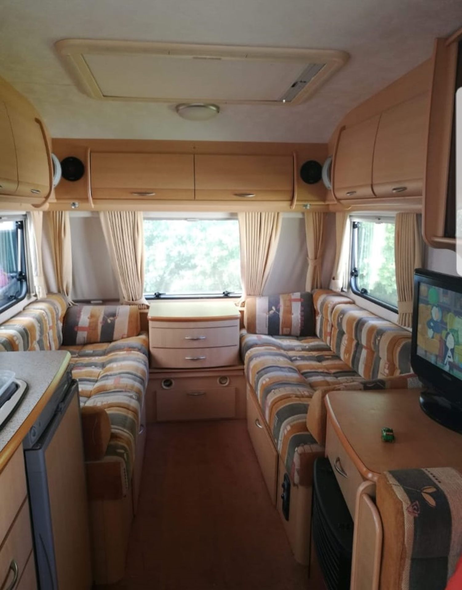 COACHMAN AMARA 4 BERTH CARAVAN COMES WITH AWNING, IN FULL WORKING ORDER, GOOD CONDITION *NO VAT* - Image 9 of 11