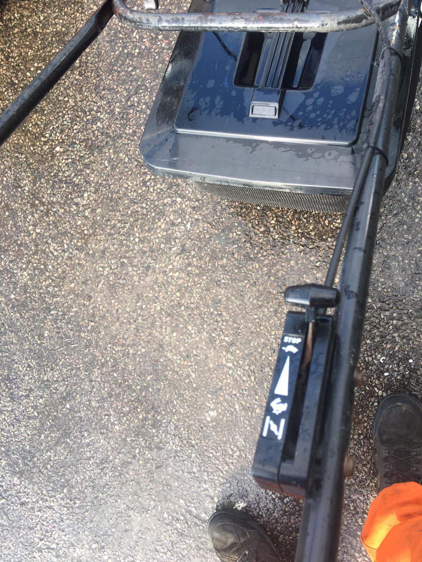 2 X MOUNT-FIELD EMPRESS 16" WALK BEHIND PETROL MOWERS, RUNS AND WORKS - NO RESERVE *NO VAT* - Image 7 of 9