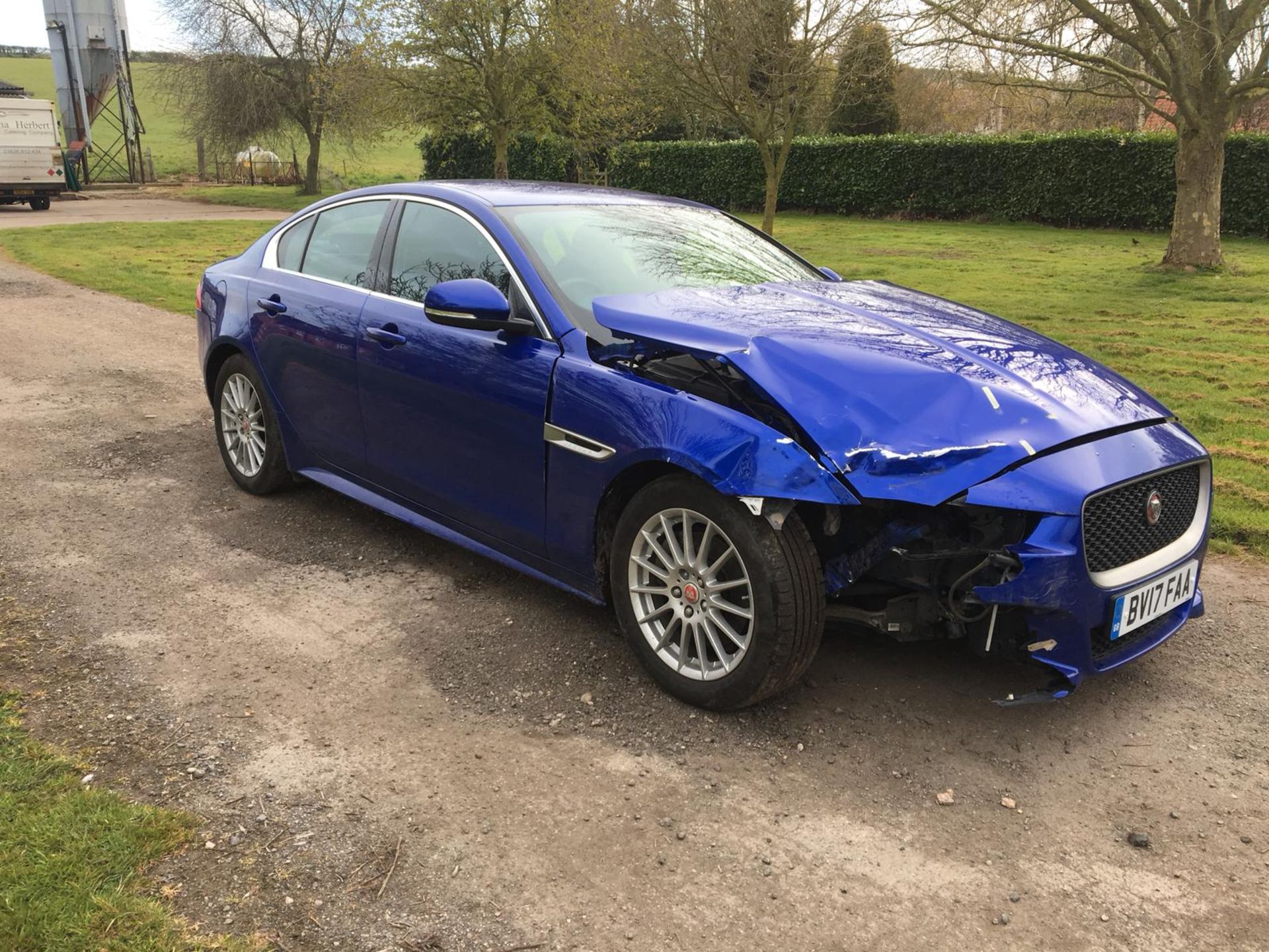 2017/17 REG JAGUAR XE R-SPORT 2.0 DIESEL BLUE, SHOWING 0 FORMER KEEPERS *NO VAT* - Image 6 of 13