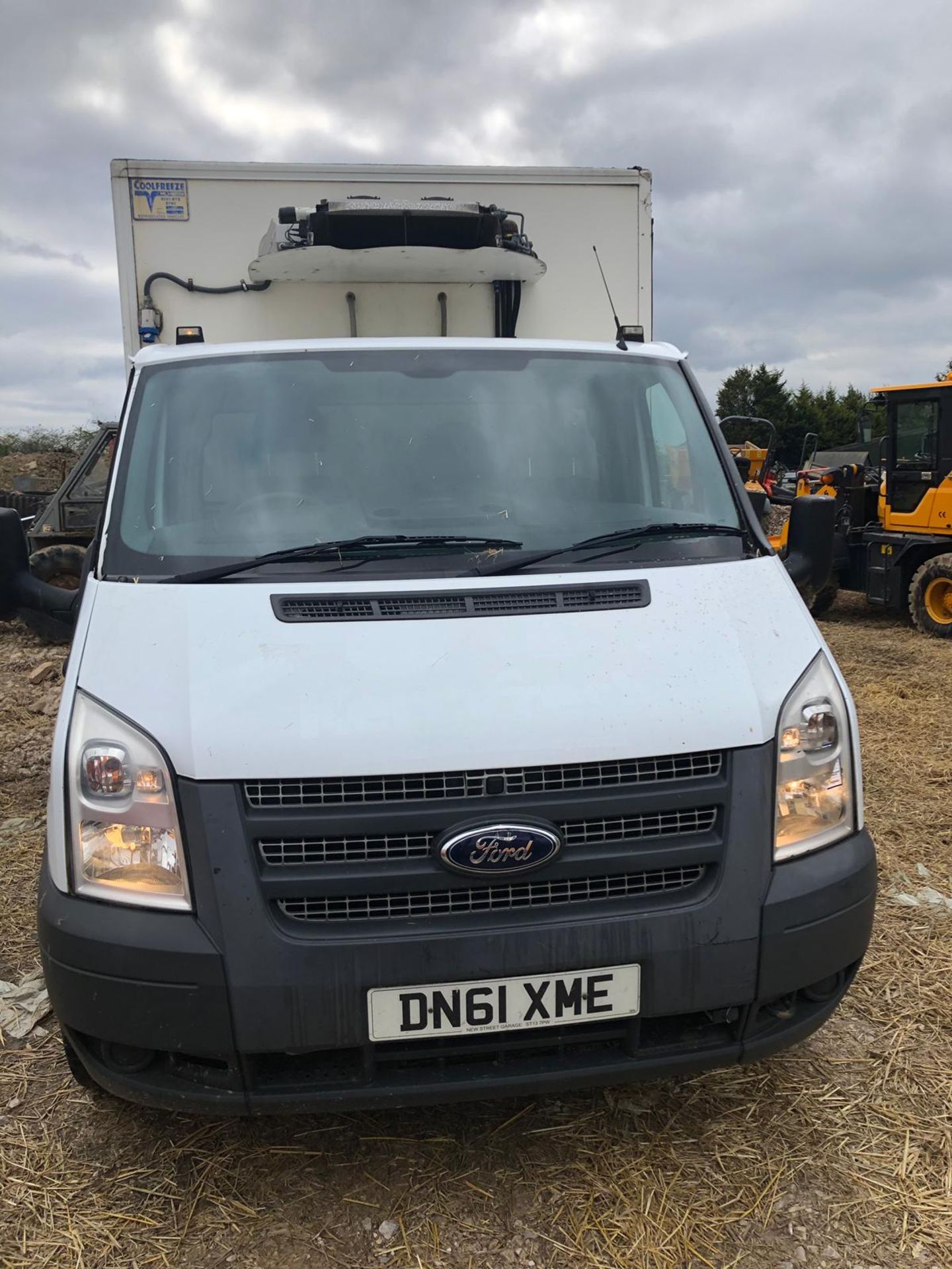 2012/61 REG FORD TRANSIT 125 T350 FWD WHITE DIESEL BOX VAN, SHOWING 0 FORMER KEEPERS *PLUS VAT* - Image 2 of 13