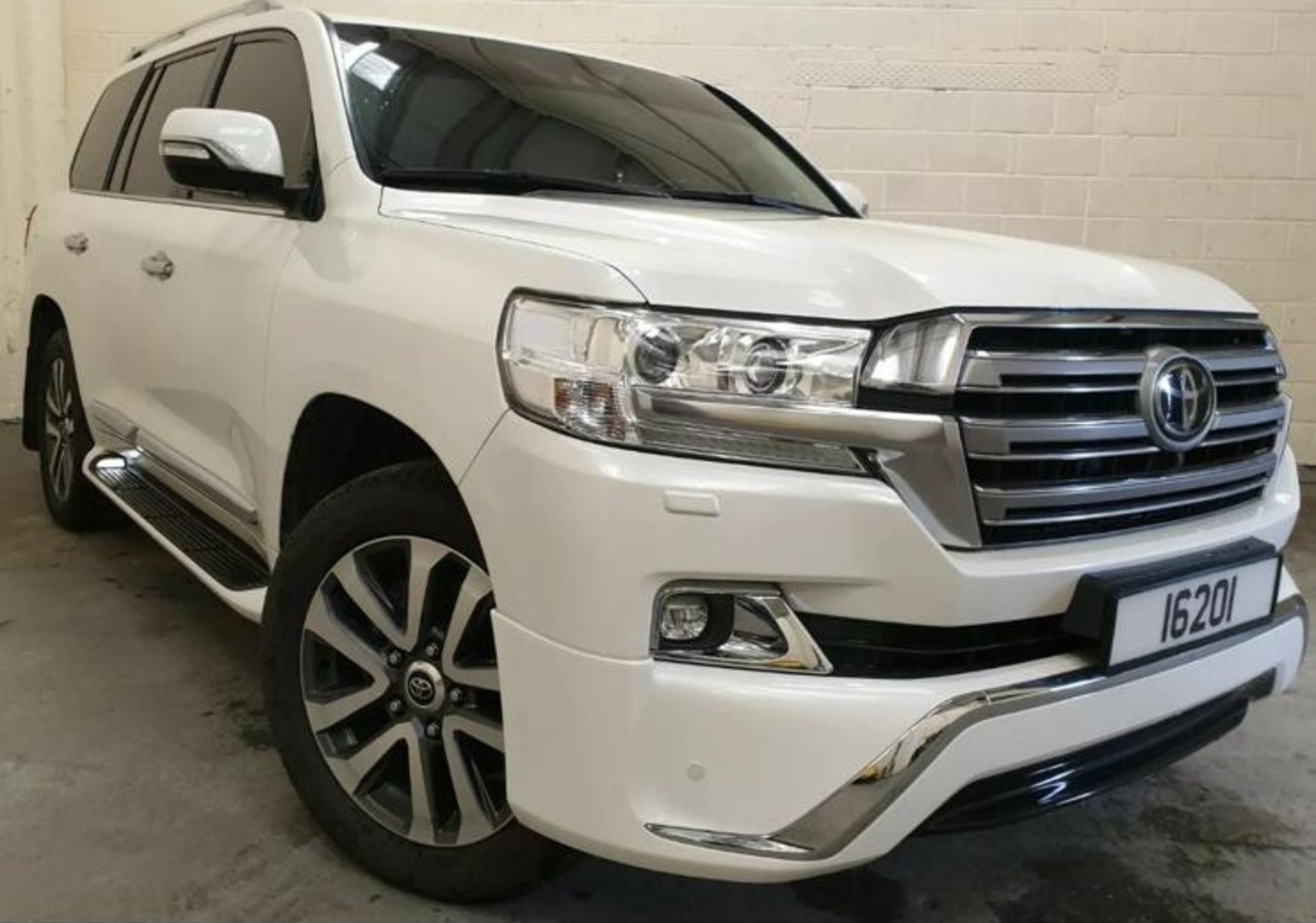 2016 TOYOTA LAND CRUISER VXR LC200 V8 5.7 LITRE GCC SPECS HYDRAULIC *NO VAT* - Image 2 of 15