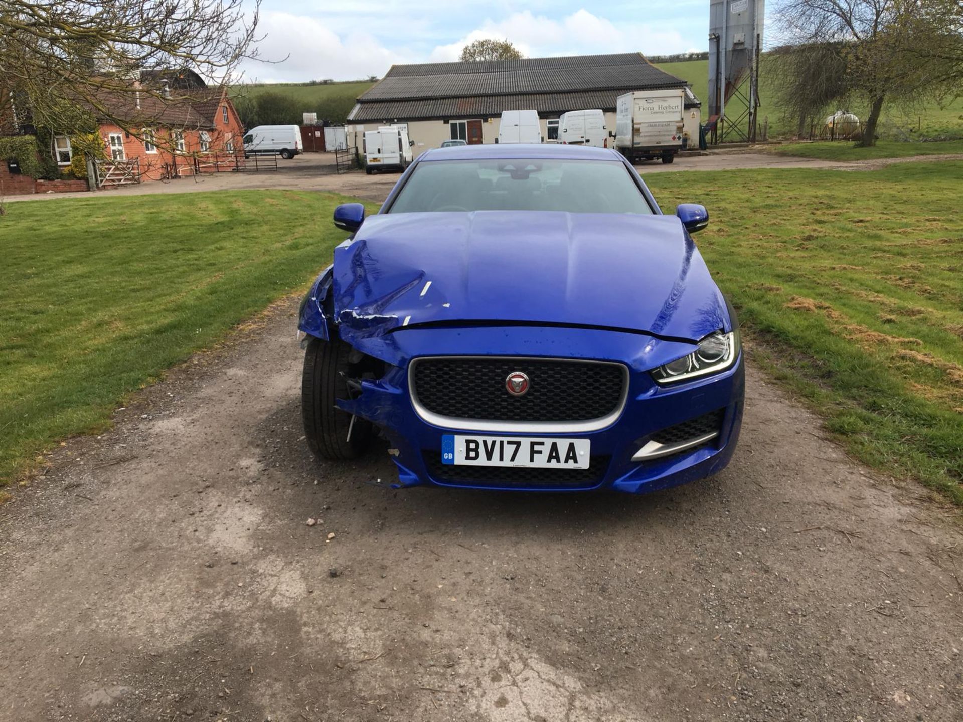 2017/17 REG JAGUAR XE R-SPORT 2.0 DIESEL BLUE, SHOWING 0 FORMER KEEPERS *NO VAT* - Image 7 of 13