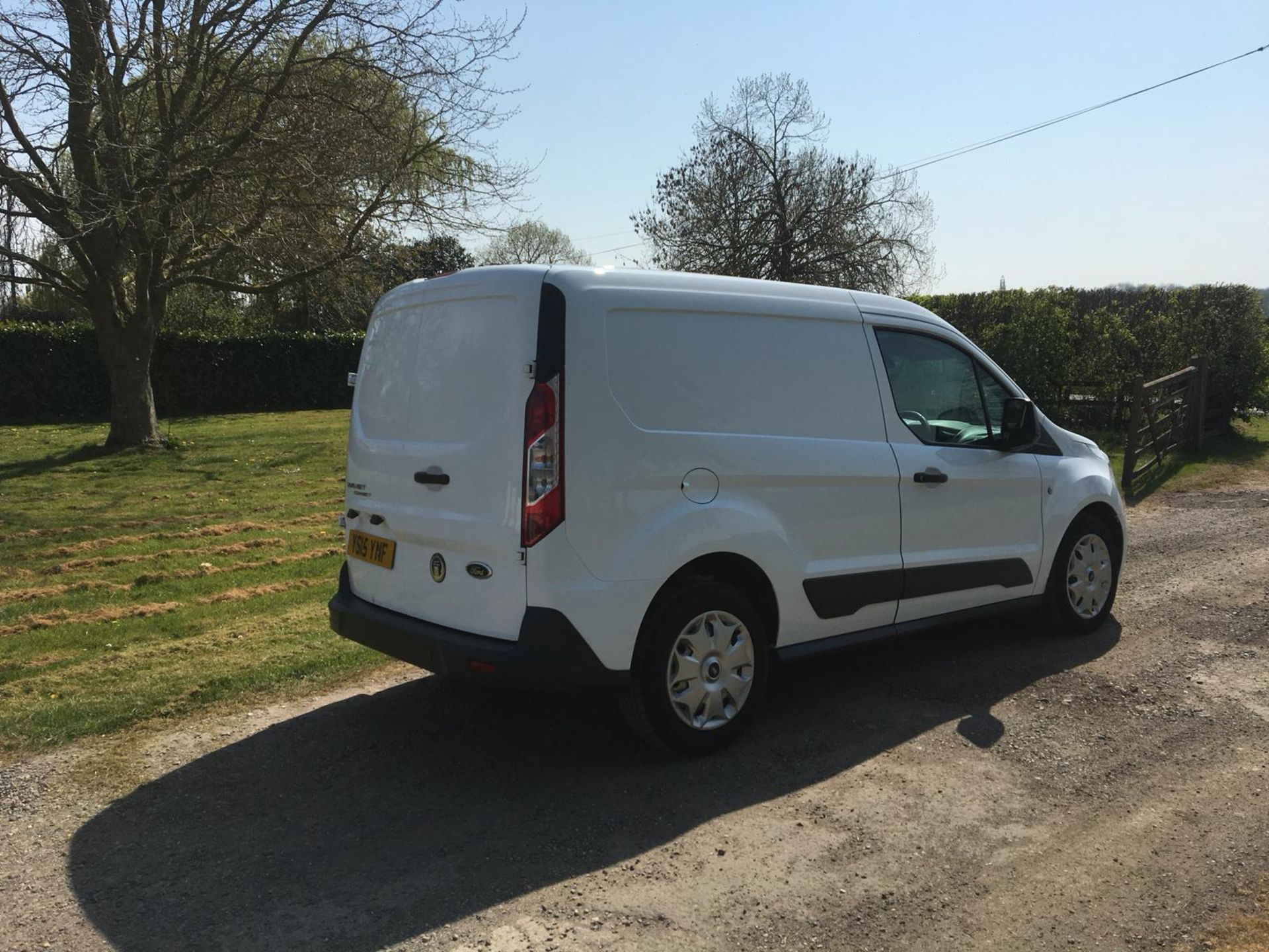 2015/15 REG FORD TRANSIT CONNECT 200 WHITE 1.6 DIESEL PANEL VAN, SHOWING 0 FORMER KEEPERS *NO VAT* - Image 7 of 9