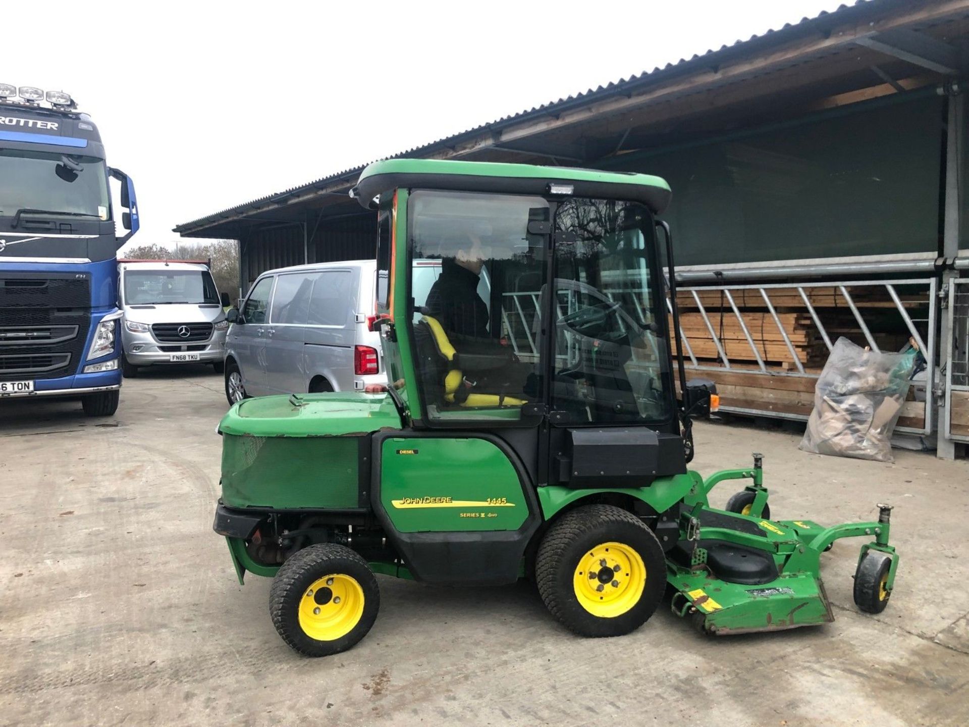 JOHN DEERE 1445 UPFRONT ROTARY MOWER, 2672 HOURS GENUINE, 62 REG *PLUS VAT*