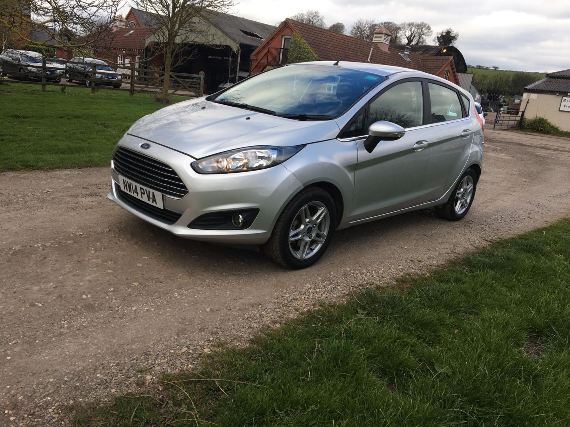 2014/14 REG FORD FIESTA ZETEC SILVER 1.0 PETROL 5 DOOR HATCHBACK, SHOWING 2 FORMER KEEPERS *NO VAT* - Image 3 of 12