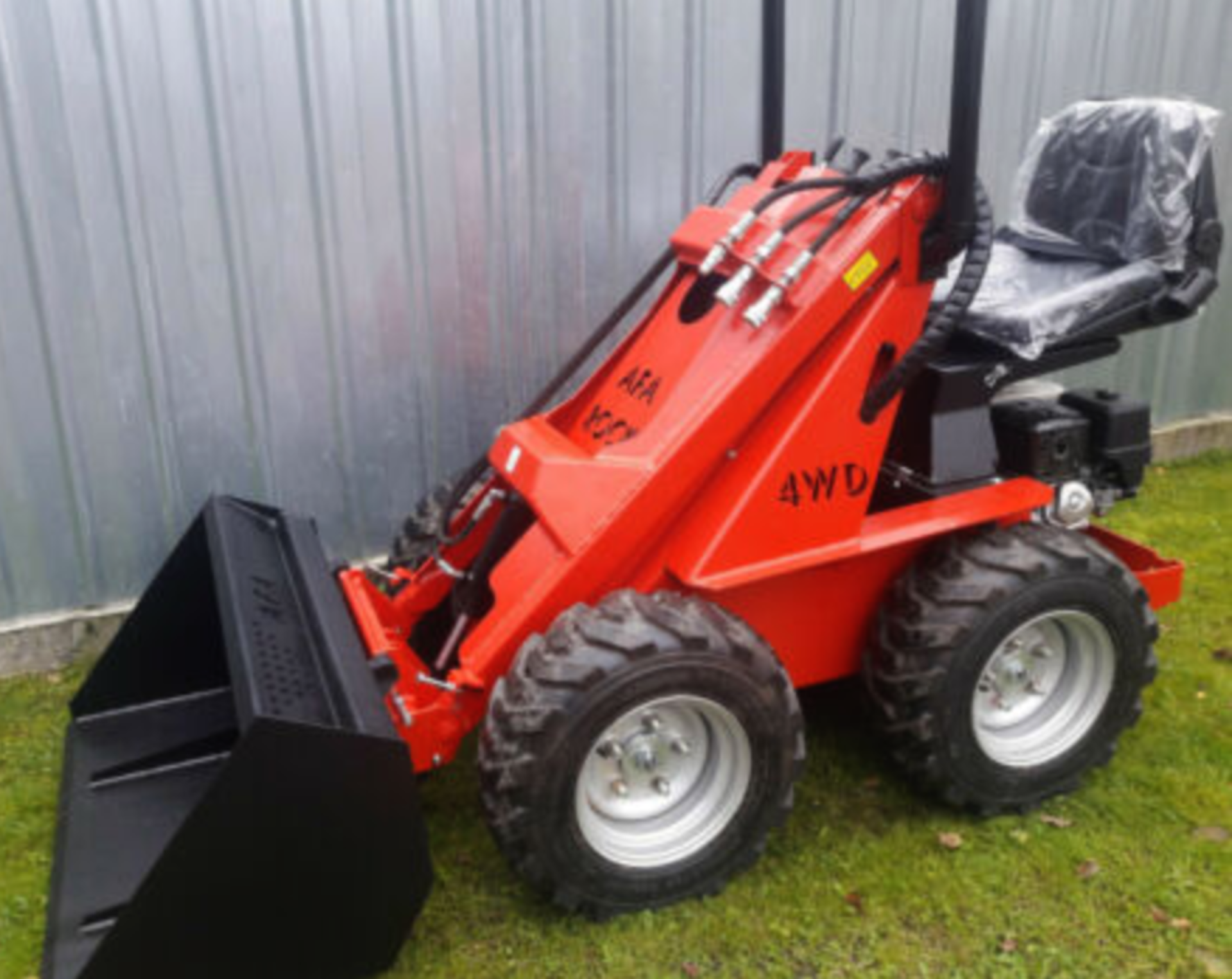 750kg SKID-STEER LOADER LIKE AVANT / MULTIONE / BOBCAT ETC