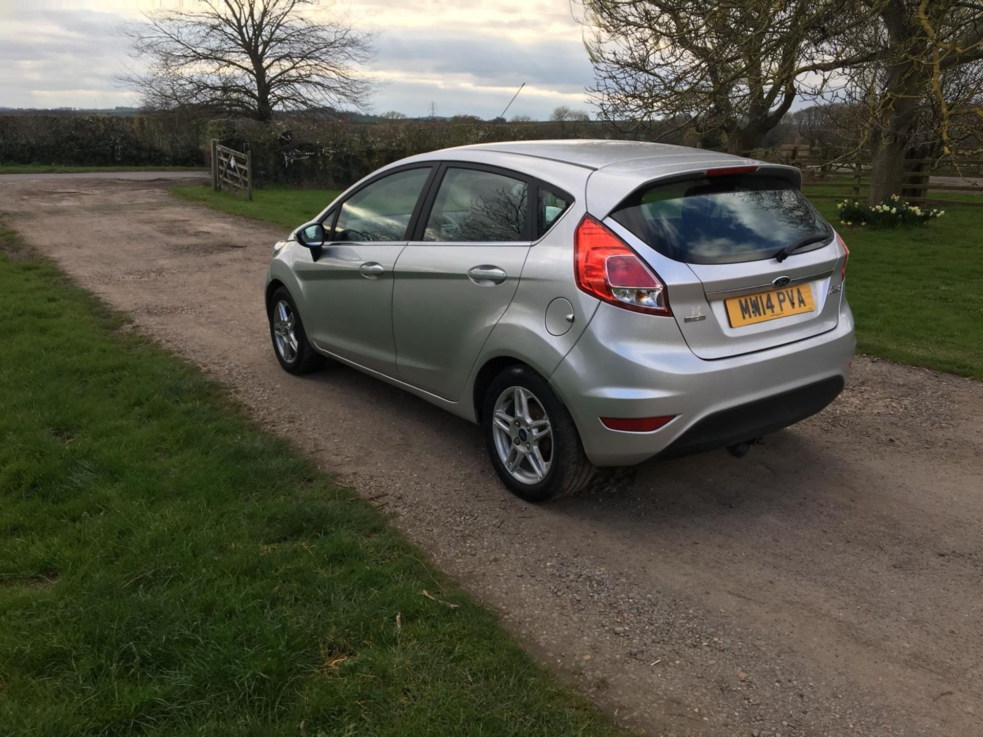 2014/14 REG FORD FIESTA ZETEC SILVER 1.0 PETROL 5 DOOR HATCHBACK, SHOWING 2 FORMER KEEPERS *NO VAT* - Image 5 of 12