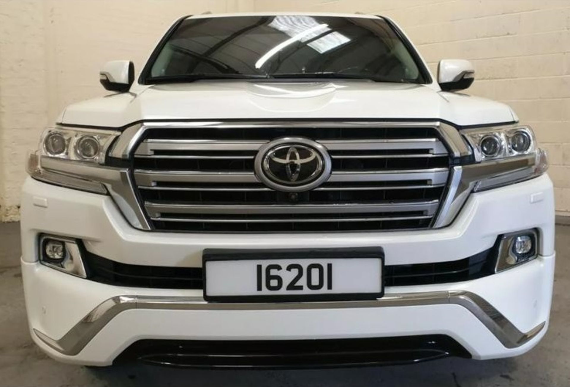 2016 TOYOTA LAND CRUISER VXR LC200 V8 5.7 LITRE GCC SPECS HYDRAULIC *NO VAT* - Image 3 of 15