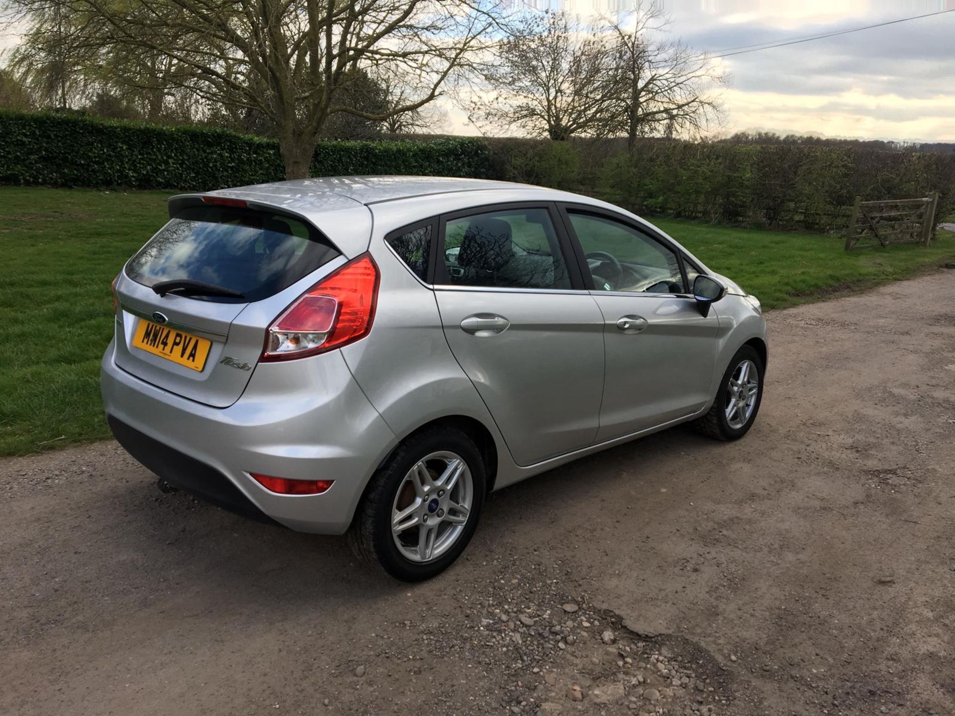 2014/14 REG FORD FIESTA ZETEC SILVER 1.0 PETROL 5 DOOR HATCHBACK, SHOWING 2 FORMER KEEPERS *NO VAT* - Image 7 of 12