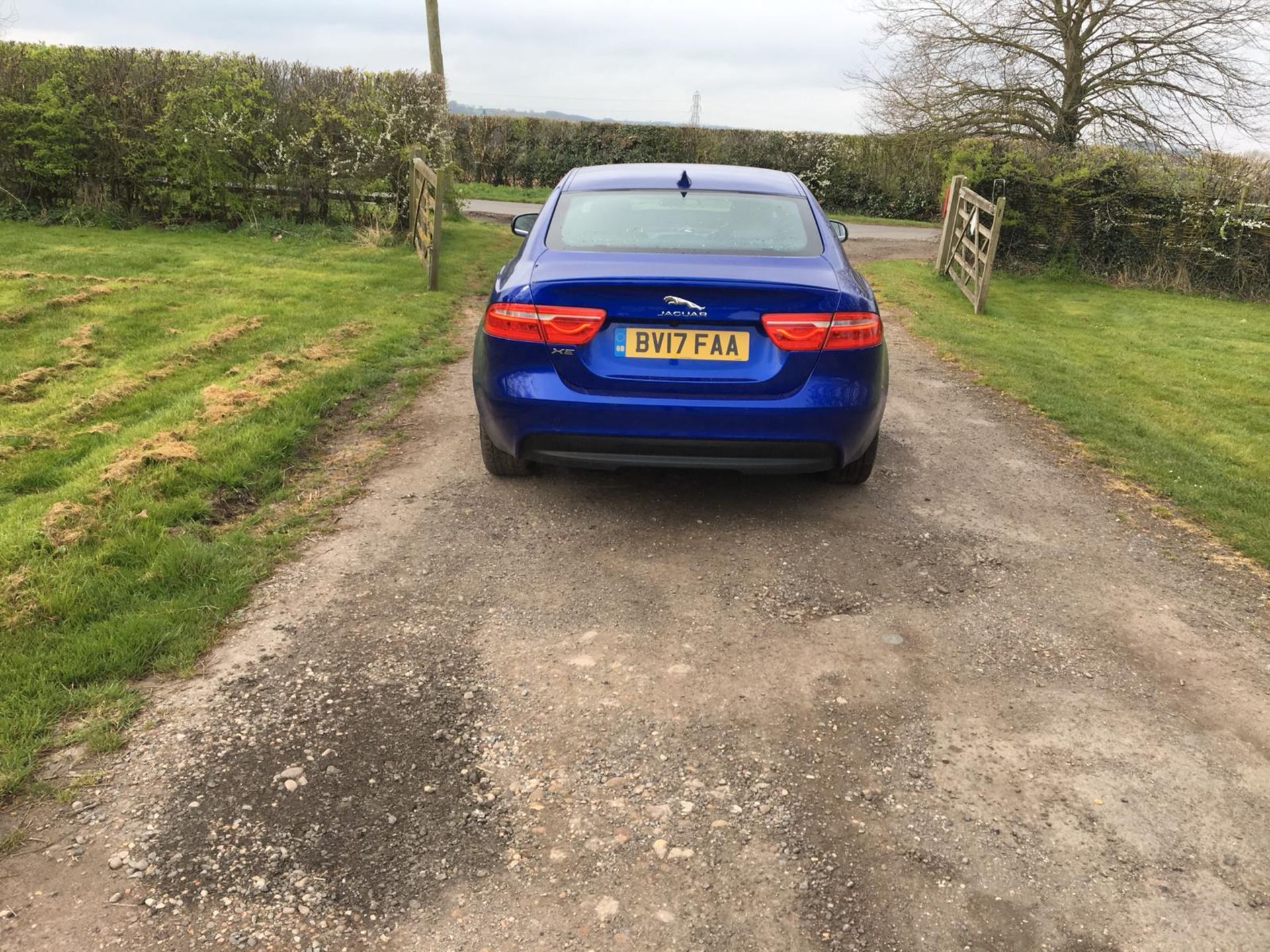 2017/17 REG JAGUAR XE R-SPORT 2.0 DIESEL BLUE, SHOWING 0 FORMER KEEPERS *NO VAT* - Image 4 of 13