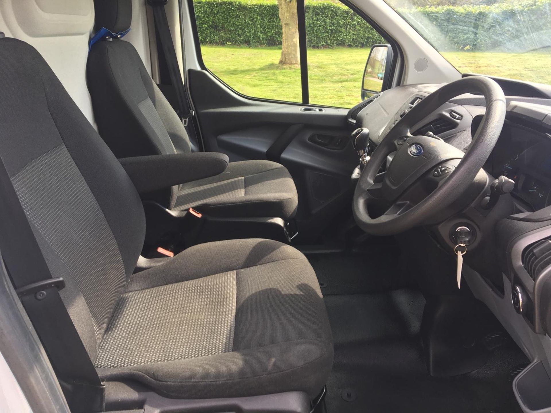 2016/16 REG FORD TRANSIT CUSTOM 310 ECO-TECH 2.2 DIESEL VAN, SHOWING 0 FORMER KEEPERS *PLUS VAT* - Image 8 of 10