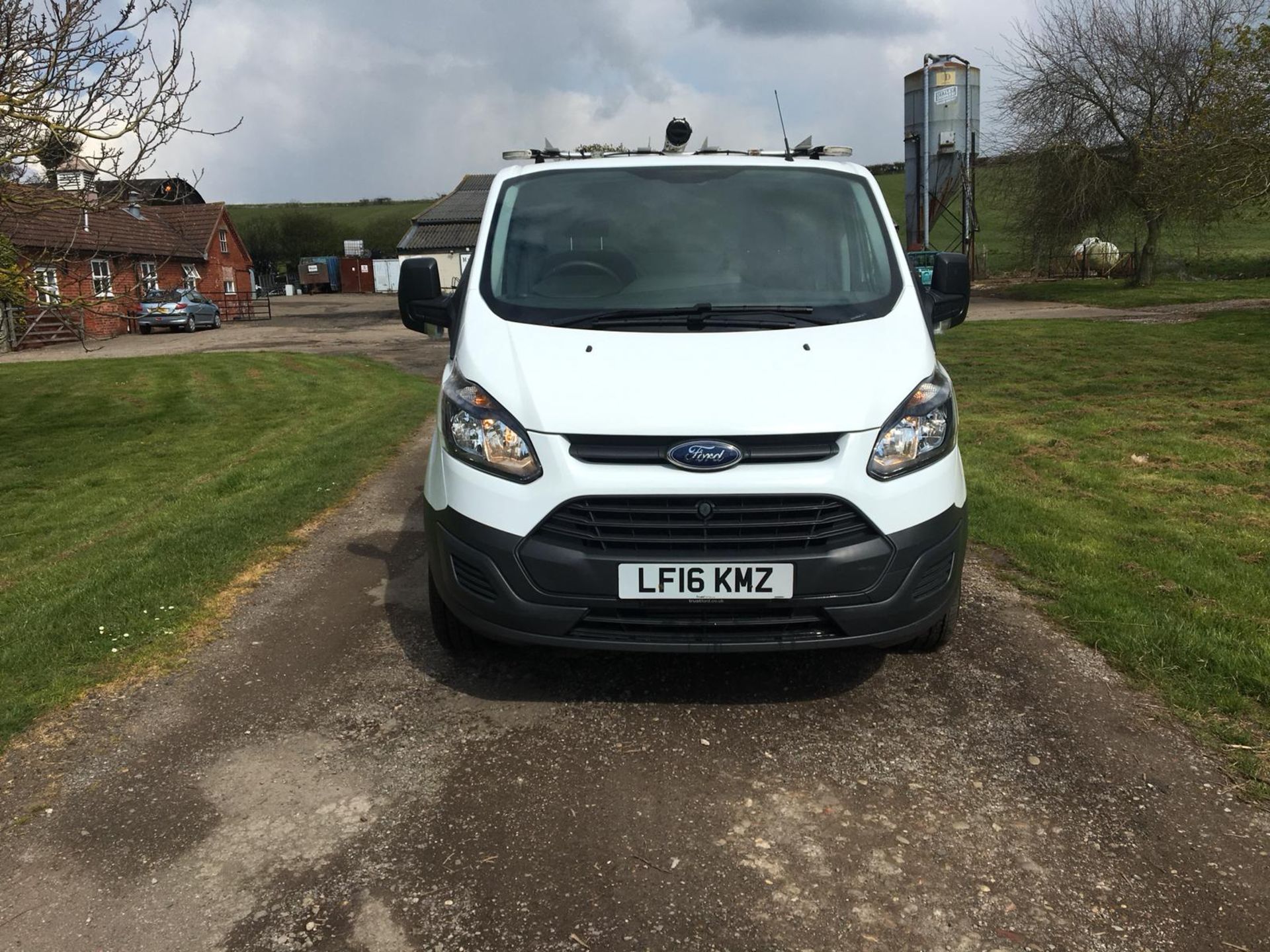 2016/16 REG FORD TRANSIT CUSTOM 310 ECO-TECH 2.2 DIESEL VAN, SHOWING 0 FORMER KEEPERS *PLUS VAT* - Image 2 of 10