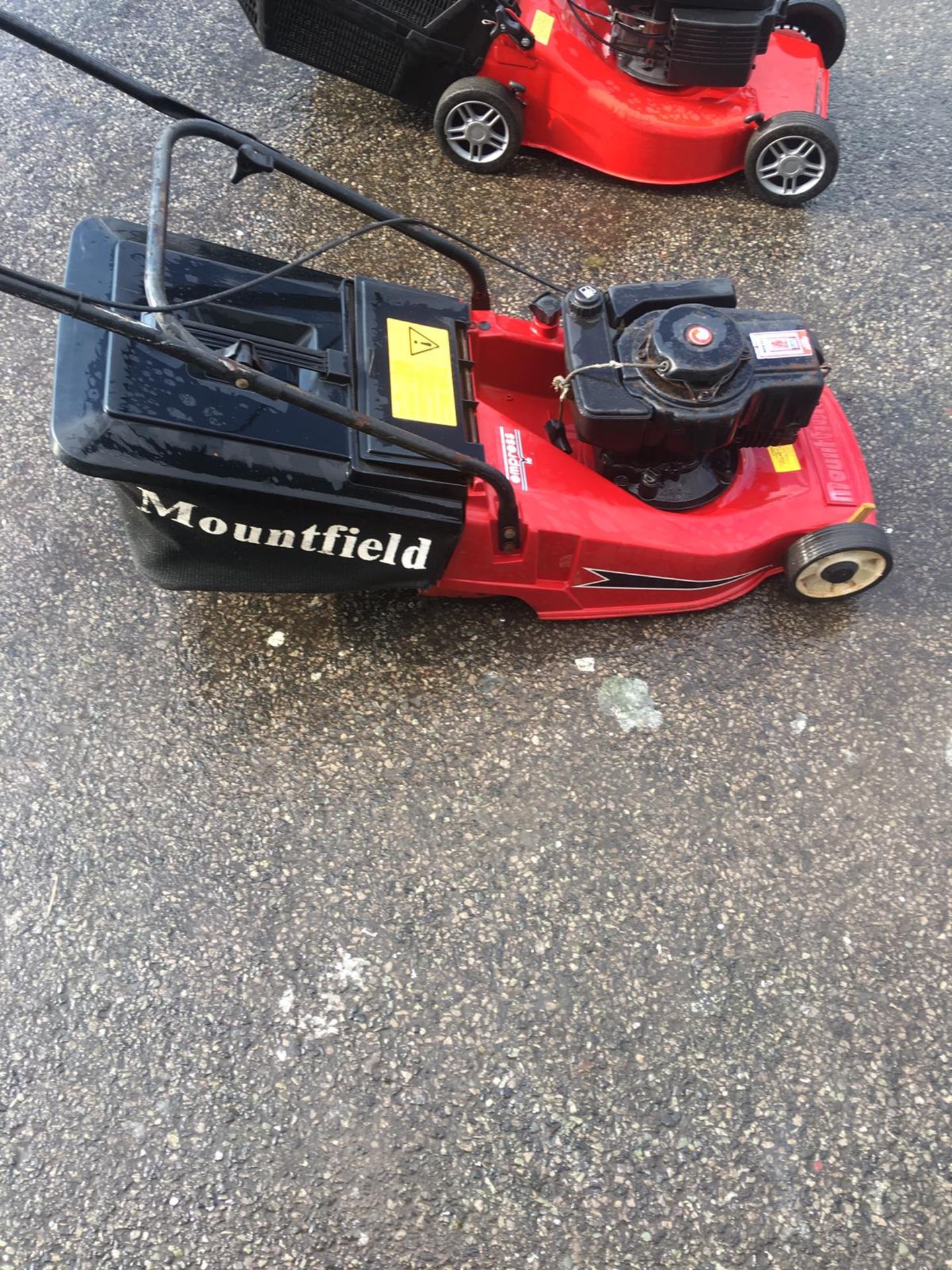 2 X MOUNT-FIELD EMPRESS 16" WALK BEHIND PETROL MOWERS, RUNS AND WORKS - NO RESERVE *NO VAT* - Image 6 of 9